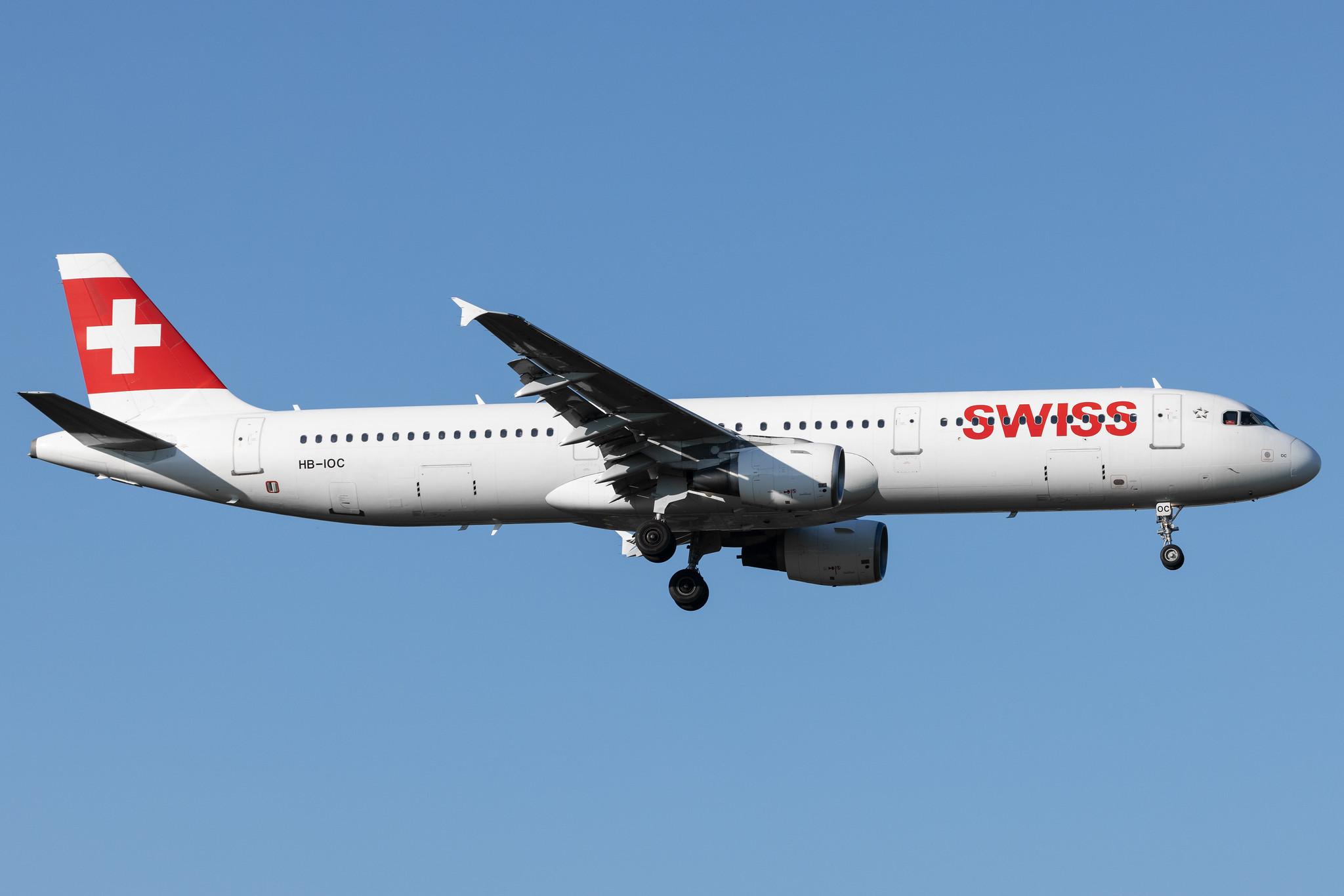 Hamburg Airport: Swiss (LX / SWR) | Airbus A321-111 A321 | HB-IOC | MSN 0520