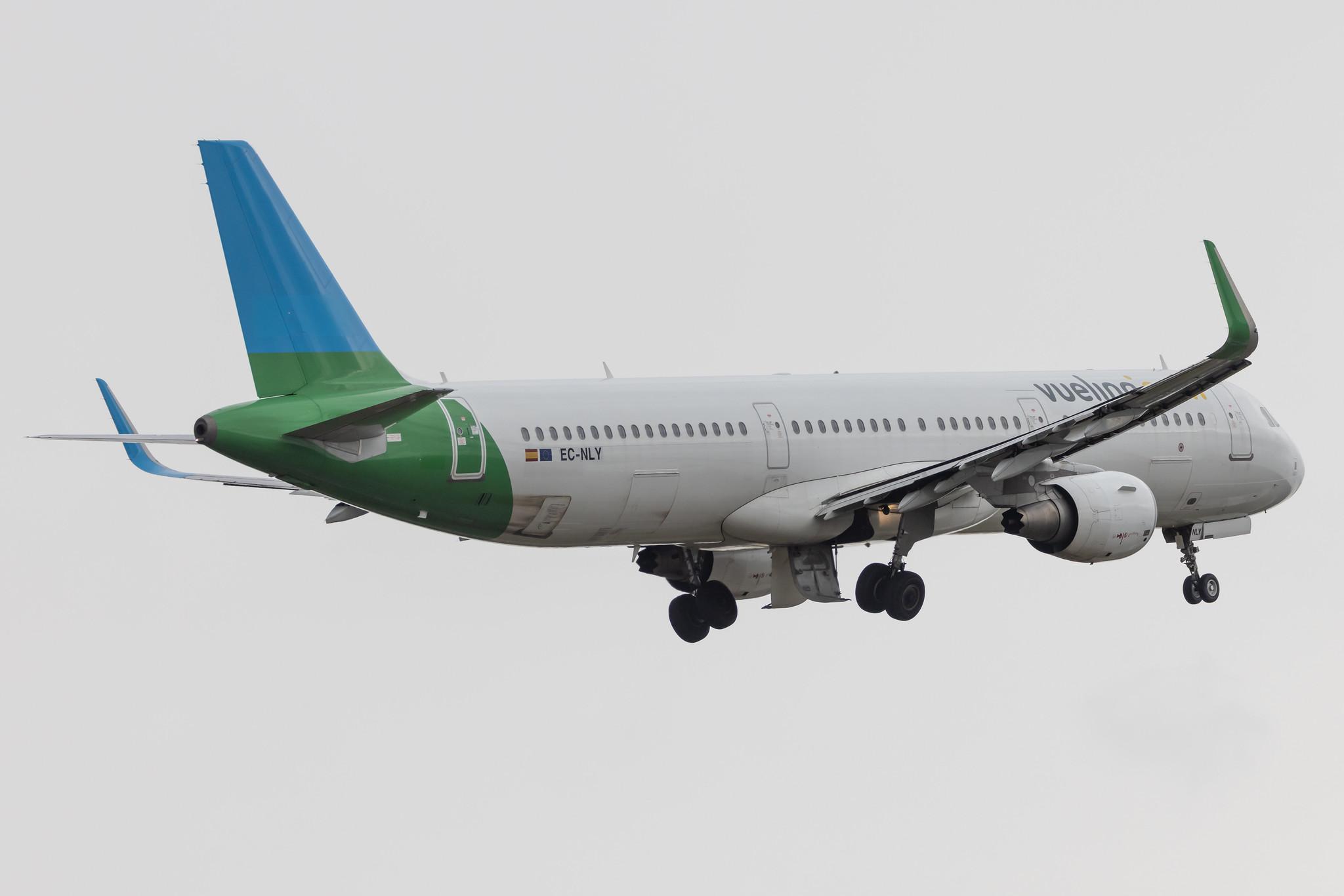 Hamburg Airport: Vueling (VY / VLG) | Airbus A321-211 A321 | EC-NLY | MSN 06719