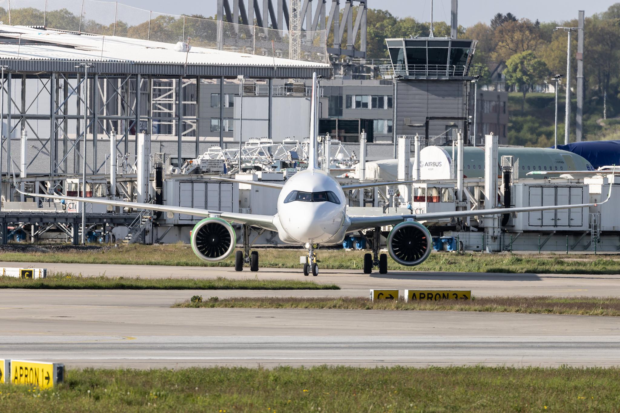 Hamburg Finkenwerder: Viva Aerobus (VB / VIV) | Airbus A321-271NX A21N | D-AYAS | XA-VXC | MSN 10836