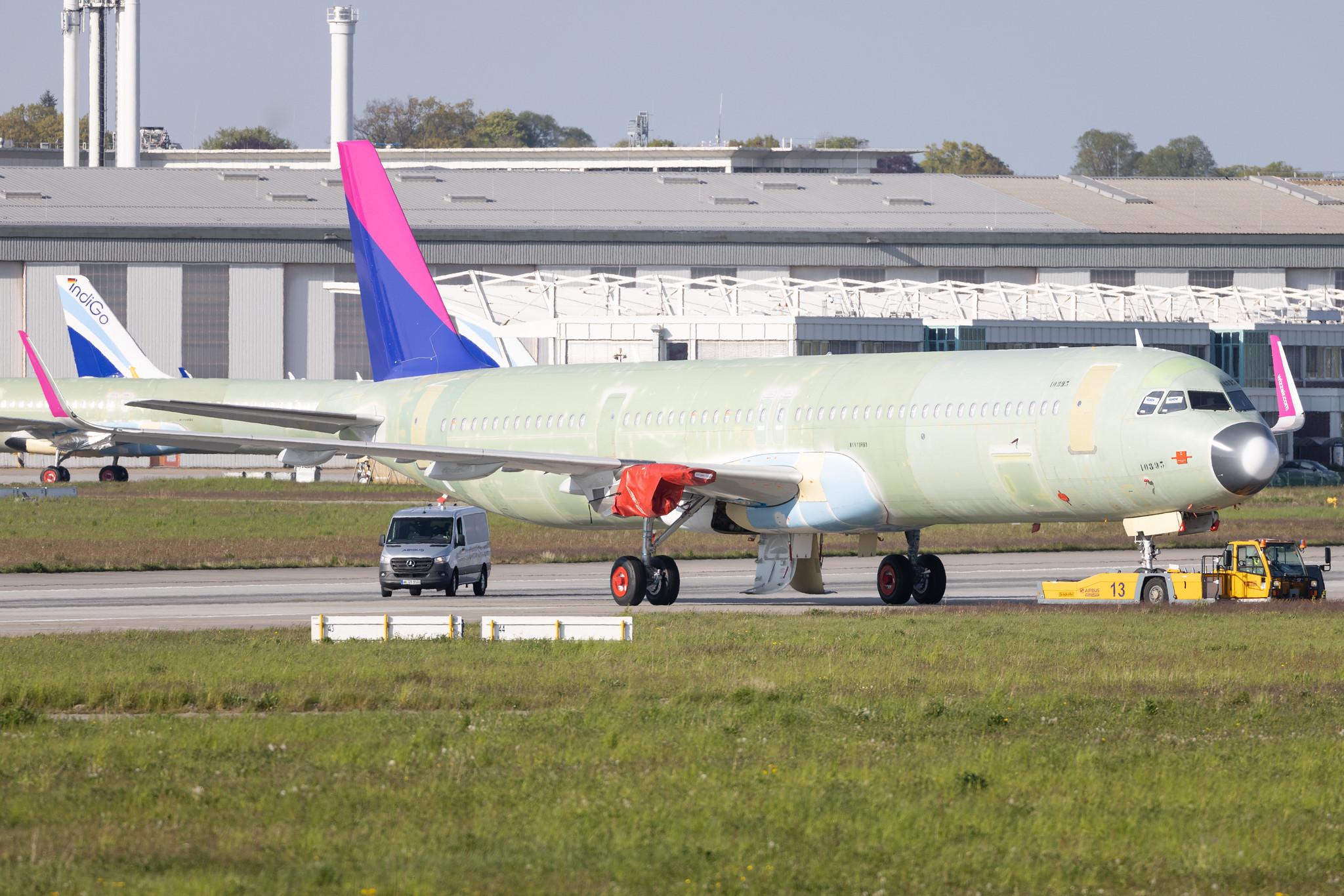 Hamburg Finkenwerder: Wizz Air (W6 / WZZ) | Airbus A321-271NX A21N | D- | HA- | MSN 10893