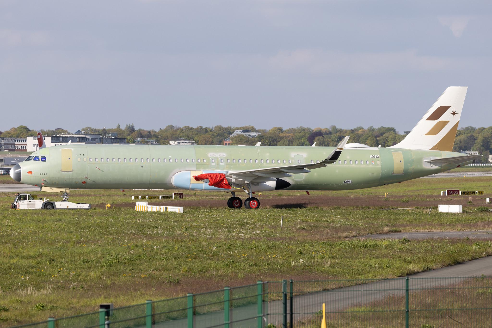 Hamburg Finkenwerder: Starlux Airlines (JX / SJX) | Airbus A321-252NX A21N | D-AXXG | MSN 10912