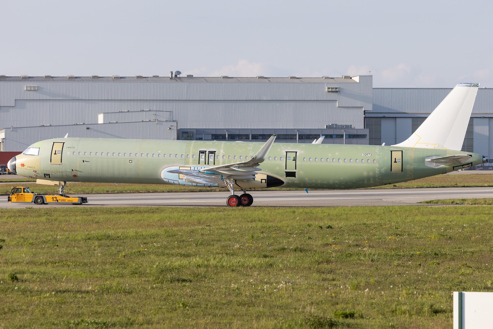 Hamburg Finkenwerder: S7 - Siberia Airlines (S7 / SBI) | Airbus A321-271NX A21N | D- | VQ- | MSN 10973