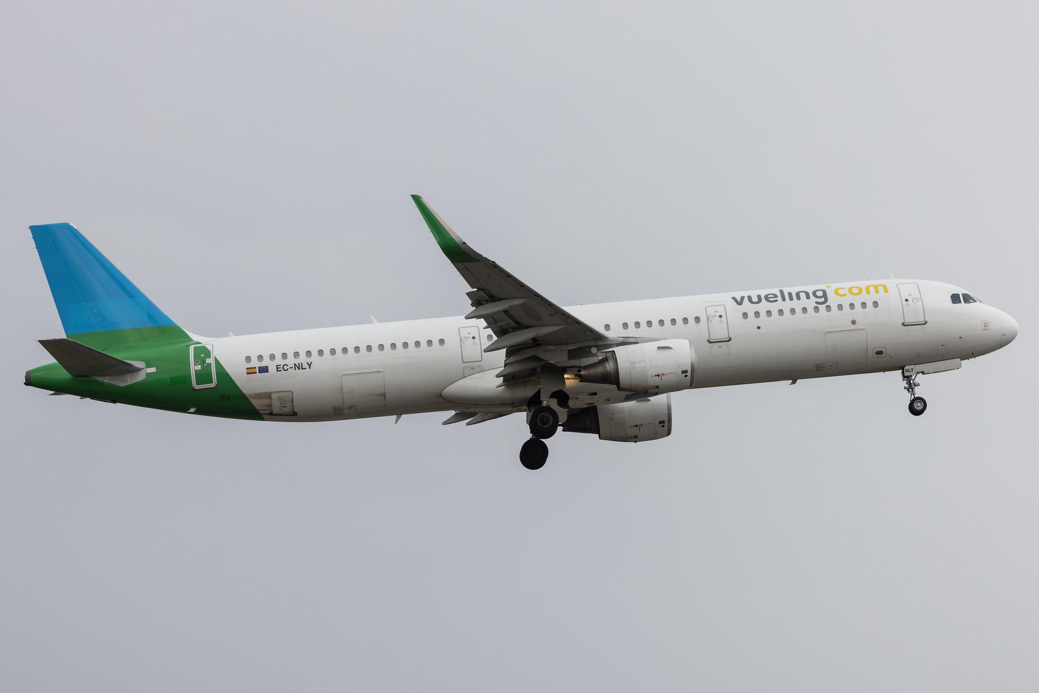 Hamburg Airport: Vueling (VY / VLG) | Airbus A321-211 A321 | EC-NLY | MSN 06719