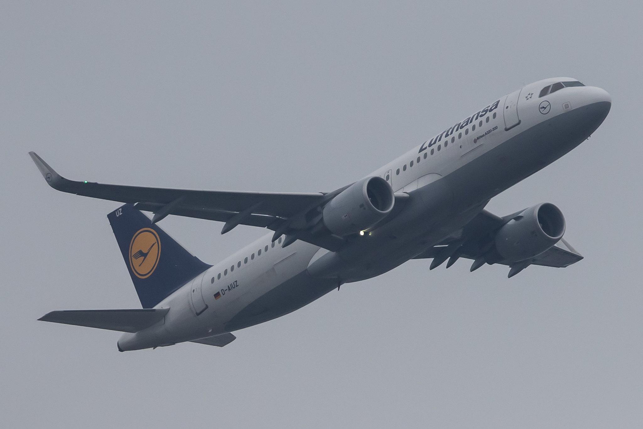 Frankfurt Airport: Lufthansa (LH / DLH) |  Airbus A320-214 A320 | D-AIUZ | MSN 7625