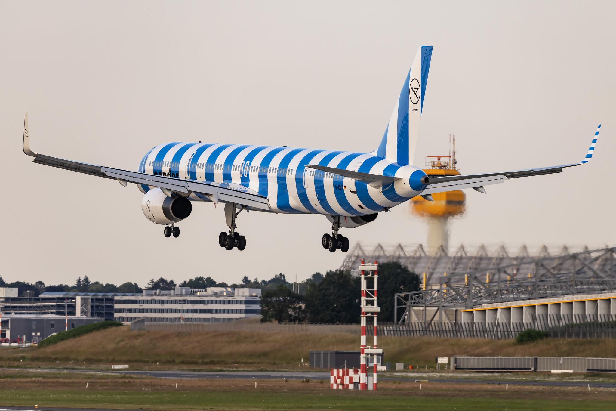 Hamburg Airport: Condor (DE / CFG) | Boeing 757-330 B753 | D-ABOI | MSN 29018