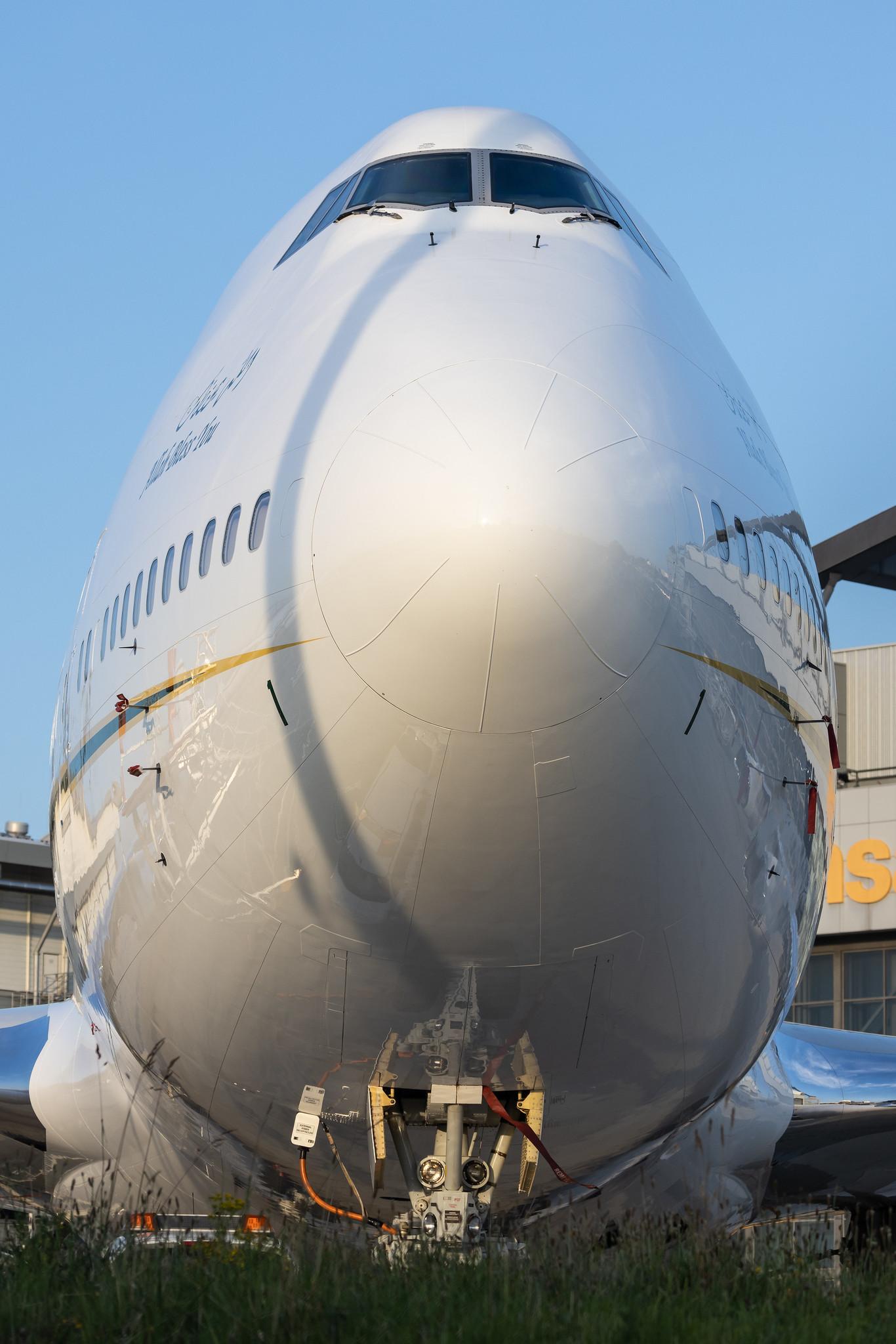Hamburg Airport: Kingdom Holding | Boeing 747-4J6 B744 | HZ-WBT7 | MSN 25880