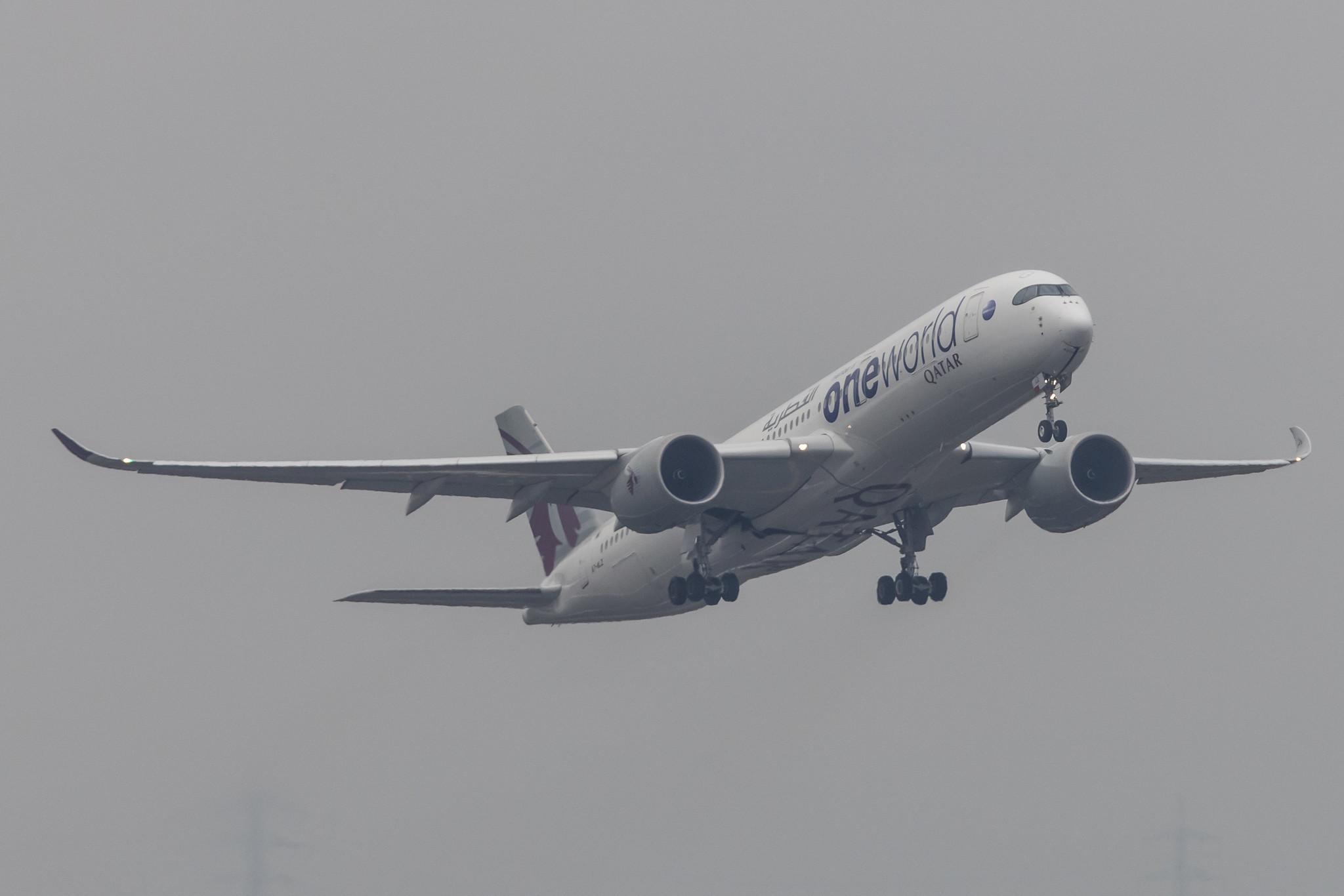 Frankfurt Airport: Qatar Airways (QR / QTR) |  Livery: Oneworld Livery |  Airbus A350-941 A359 | A7-ALZ | MSN 143