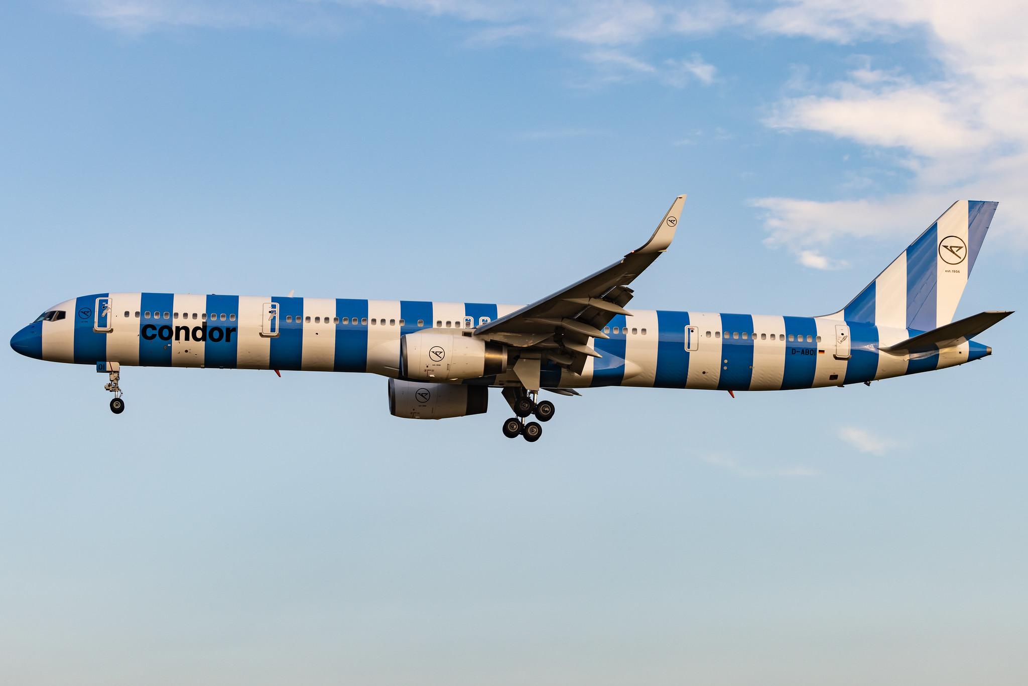 Hamburg Airport: Condor (DE / CFG) | Boeing 757-330 B753 | D-ABOI | MSN 29018