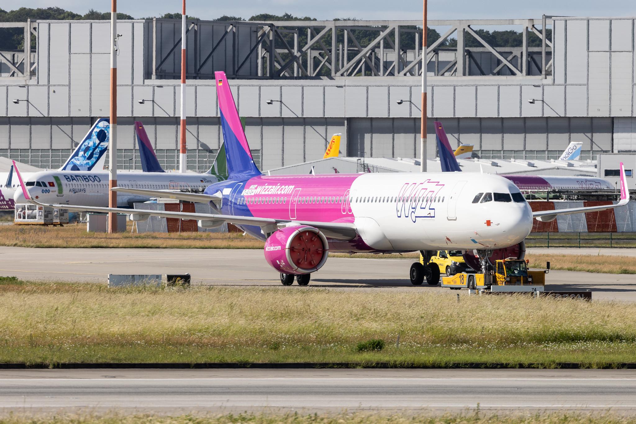Hamburg Finkenwerder: Wizz Air (W6 / WZZ) | Airbus A321-271NX A21N | D-AYAH | HA-LGK | MSN 10894