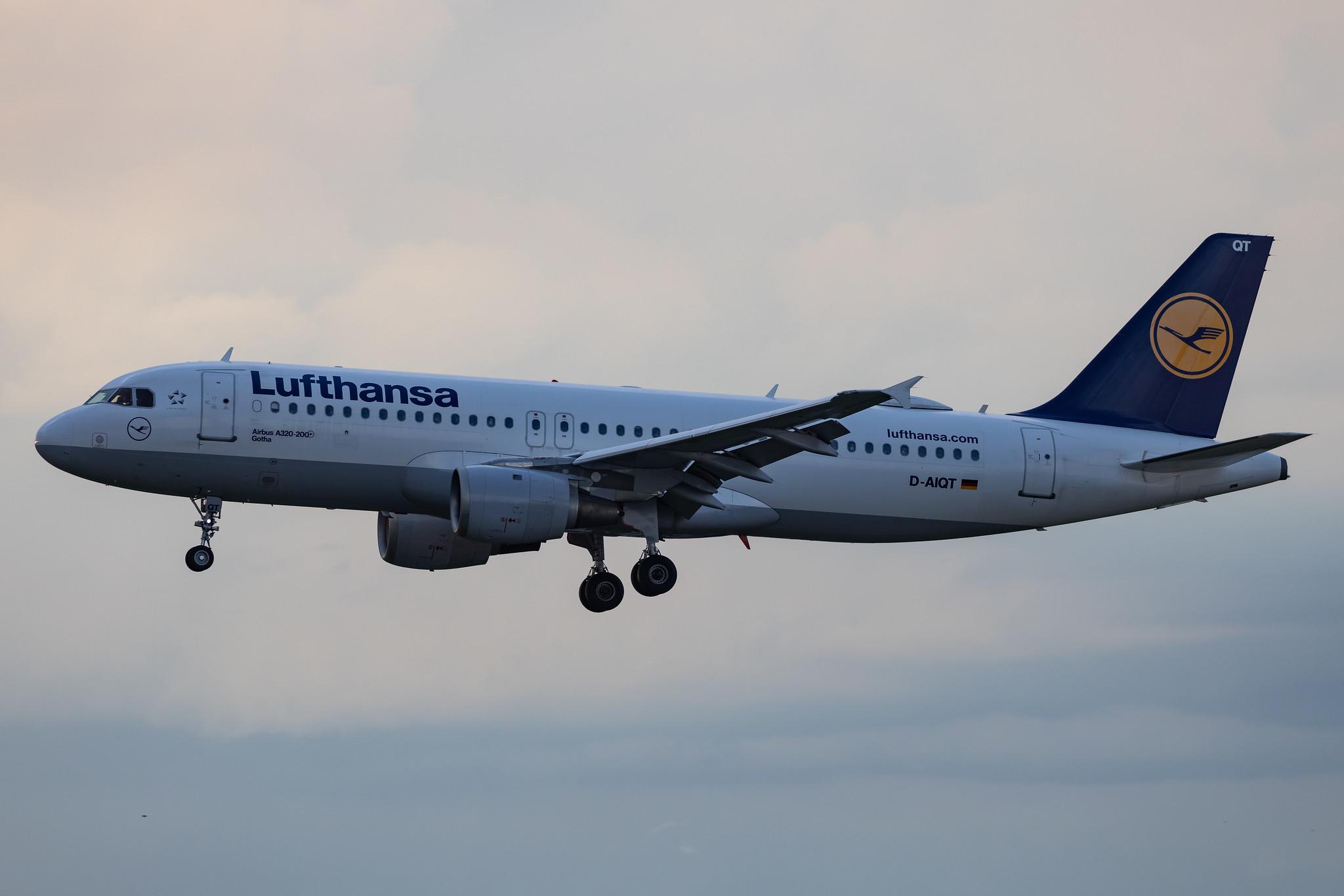 Hamburg Airport: Lufthansa (LH / DLH) | Airbus A320-211 A320 | D-AIQT | MSN 1337