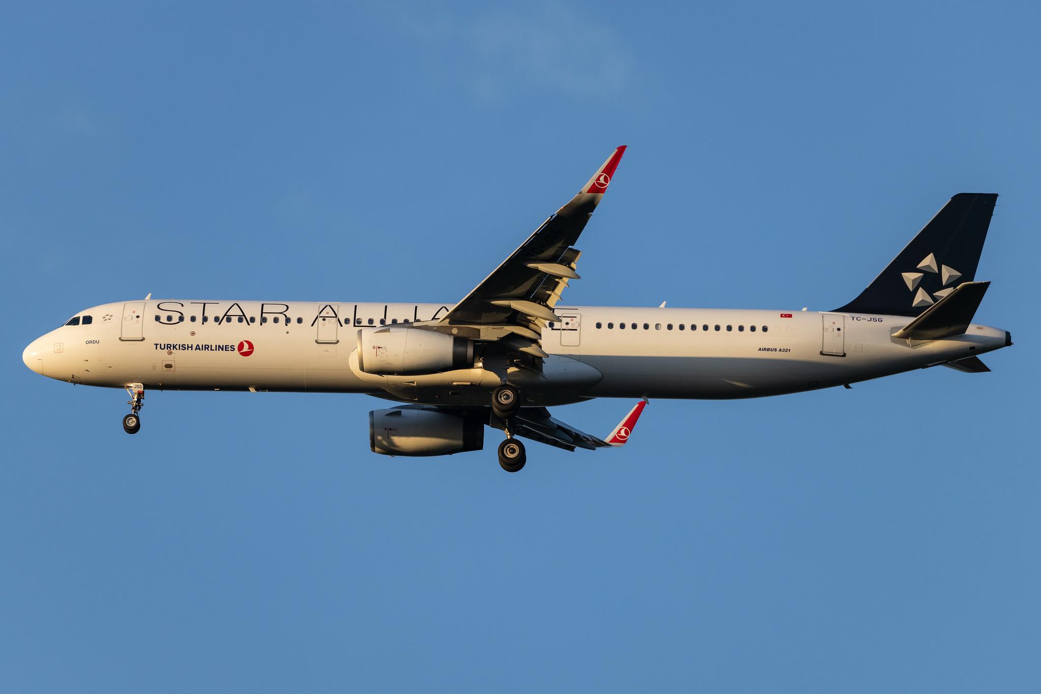 Hamburg Airport: Turkish Airlines (TK / THY) | Airbus A321-231 A321 | TC-JSG | MSN 5490
