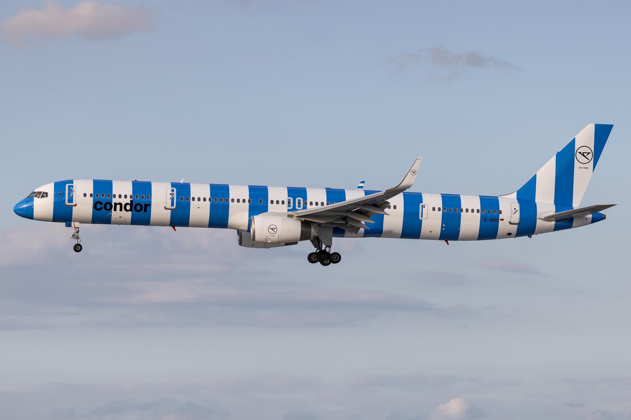 Hamburg Airport: Condor (DE / CFG) | Boeing 757-330 B753 | D-ABOI | MSN 29018