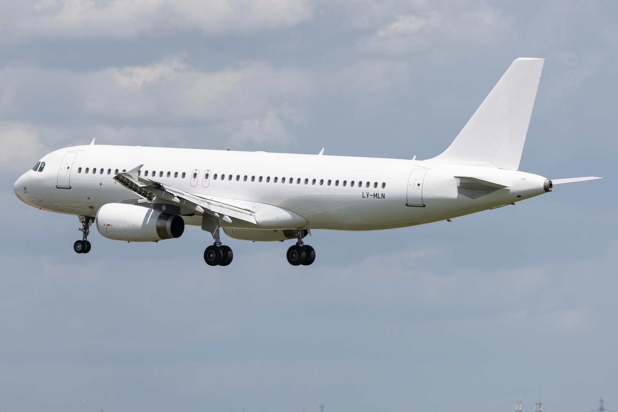 Hamburg Airport: Eurowings (EW / EWG) | Operator: Avion Express | Airbus A320-232 A320 | LY-MLN | MSN 3741