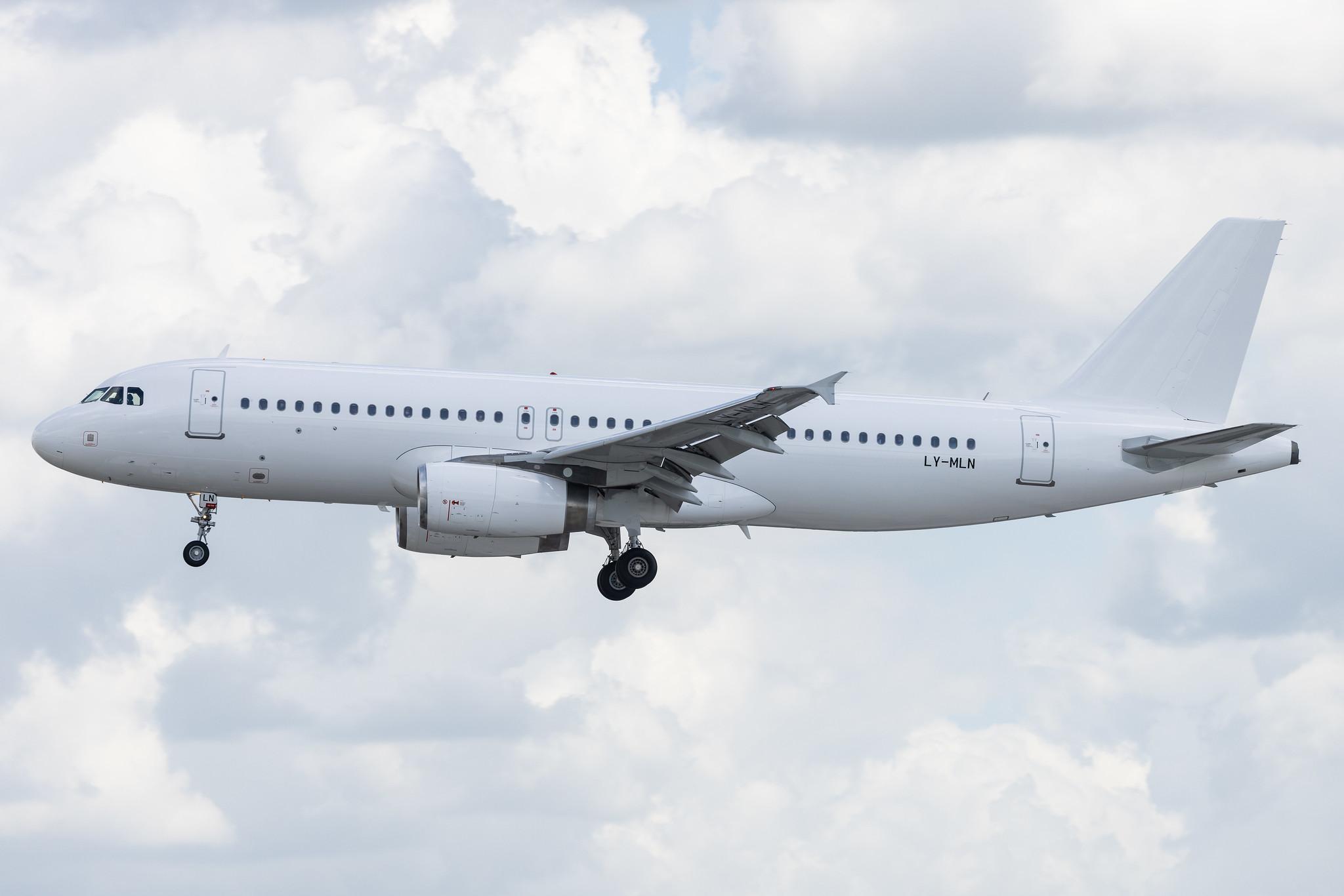 Hamburg Airport: Eurowings (EW / EWG) | Operator: Avion Express | Airbus A320-232 A320 | LY-MLN | MSN 3741