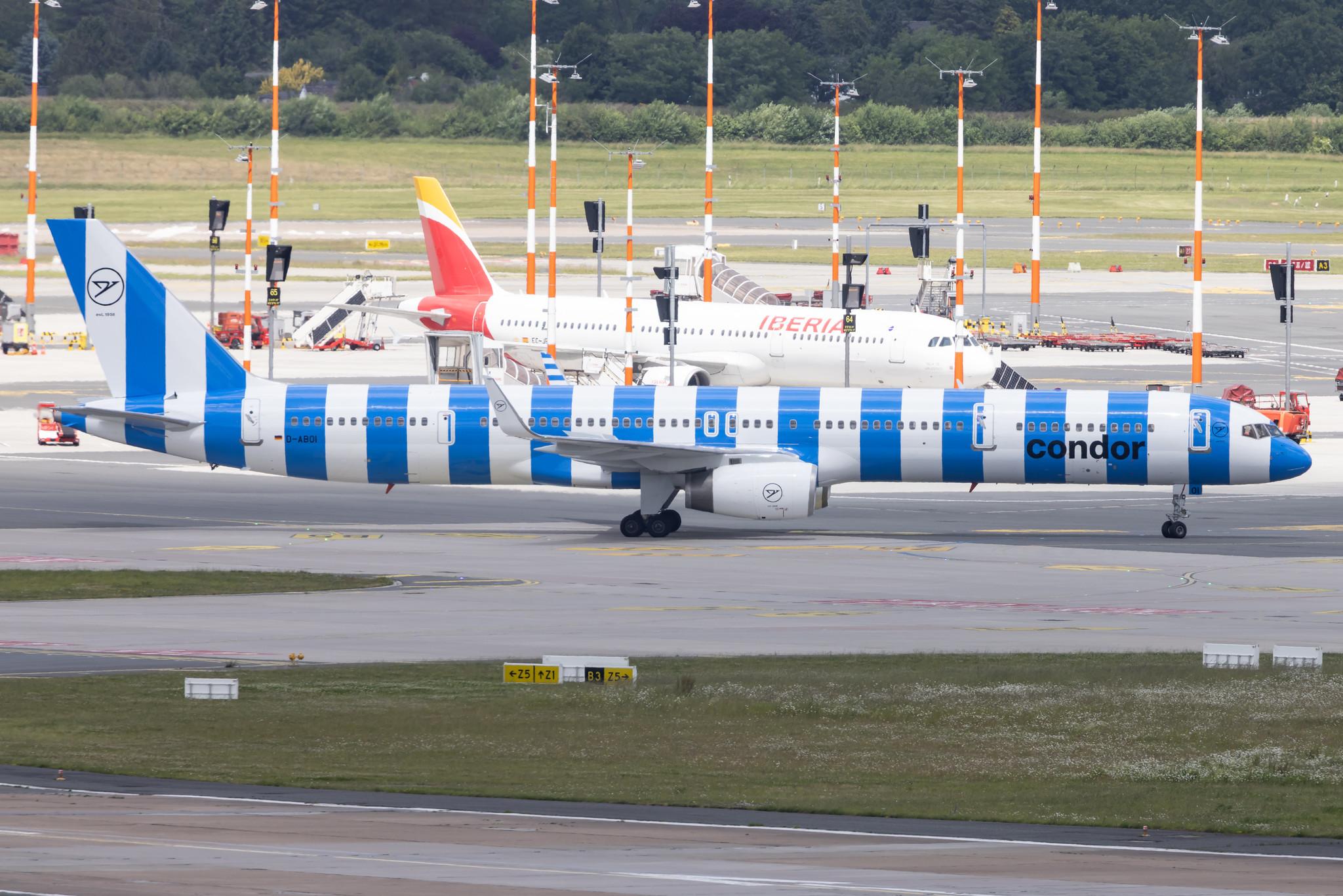 Hamburg Airport: Condor (DE / CFG) | Boeing 757-330 B753 | D-ABOI | MSN 29018