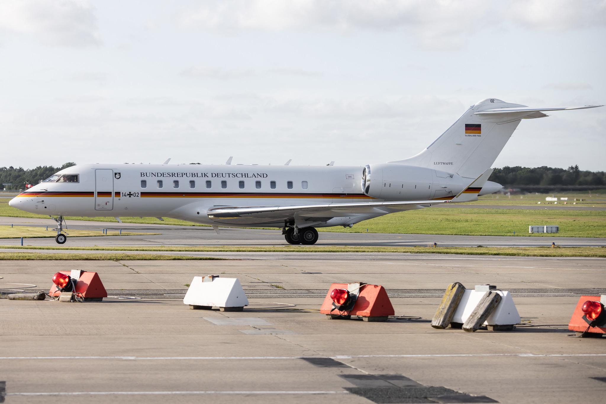 Hamburg Airport: German Air Force ( / GAF) | Bombardier BD-700-1A11 Global 5000 GLEX | 14+02 | MSN 9404