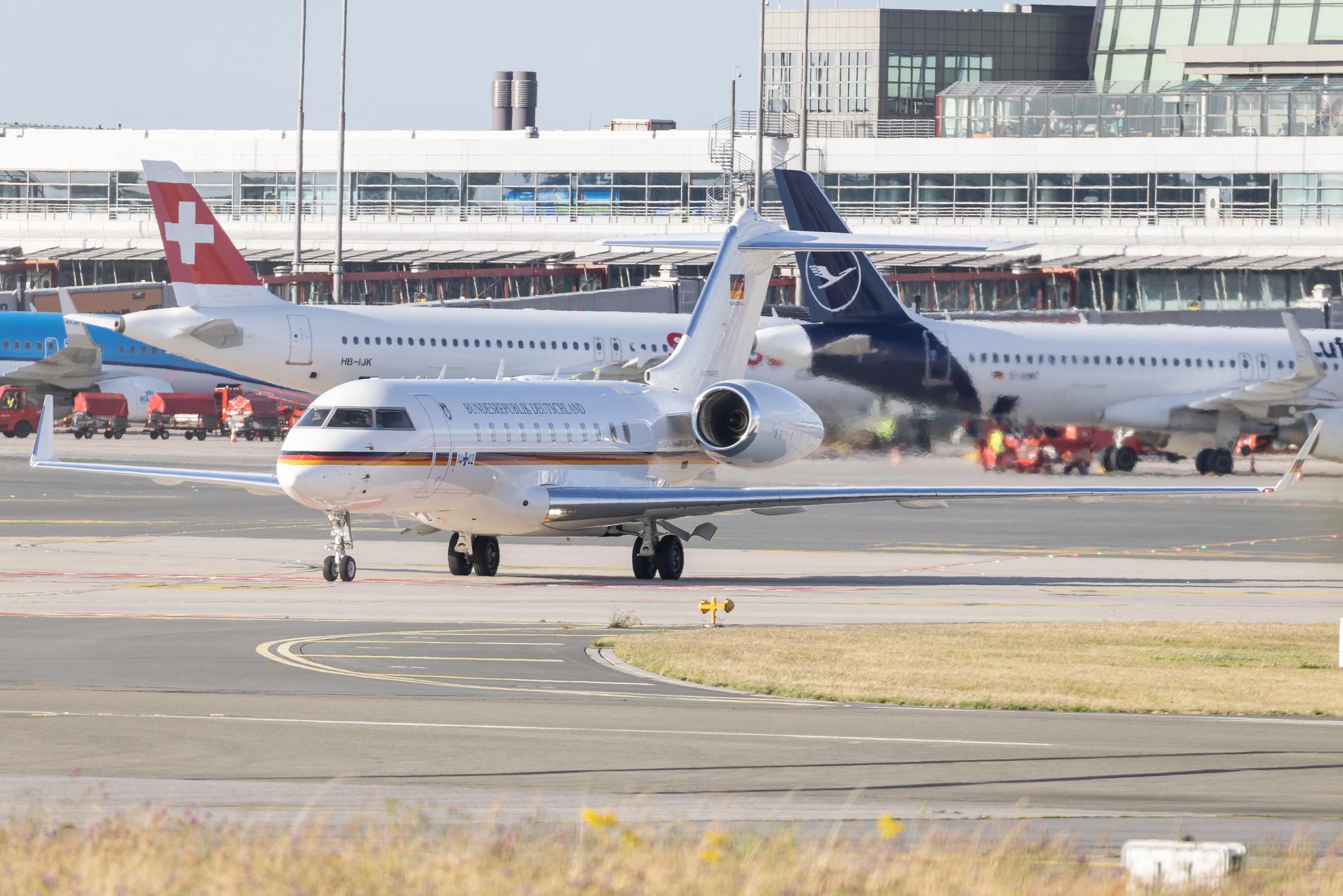 Hamburg Airport: German Air Force ( / GAF) | Bombardier BD-700-1A11 Global 5000 GLEX | 14+02 | MSN 9404