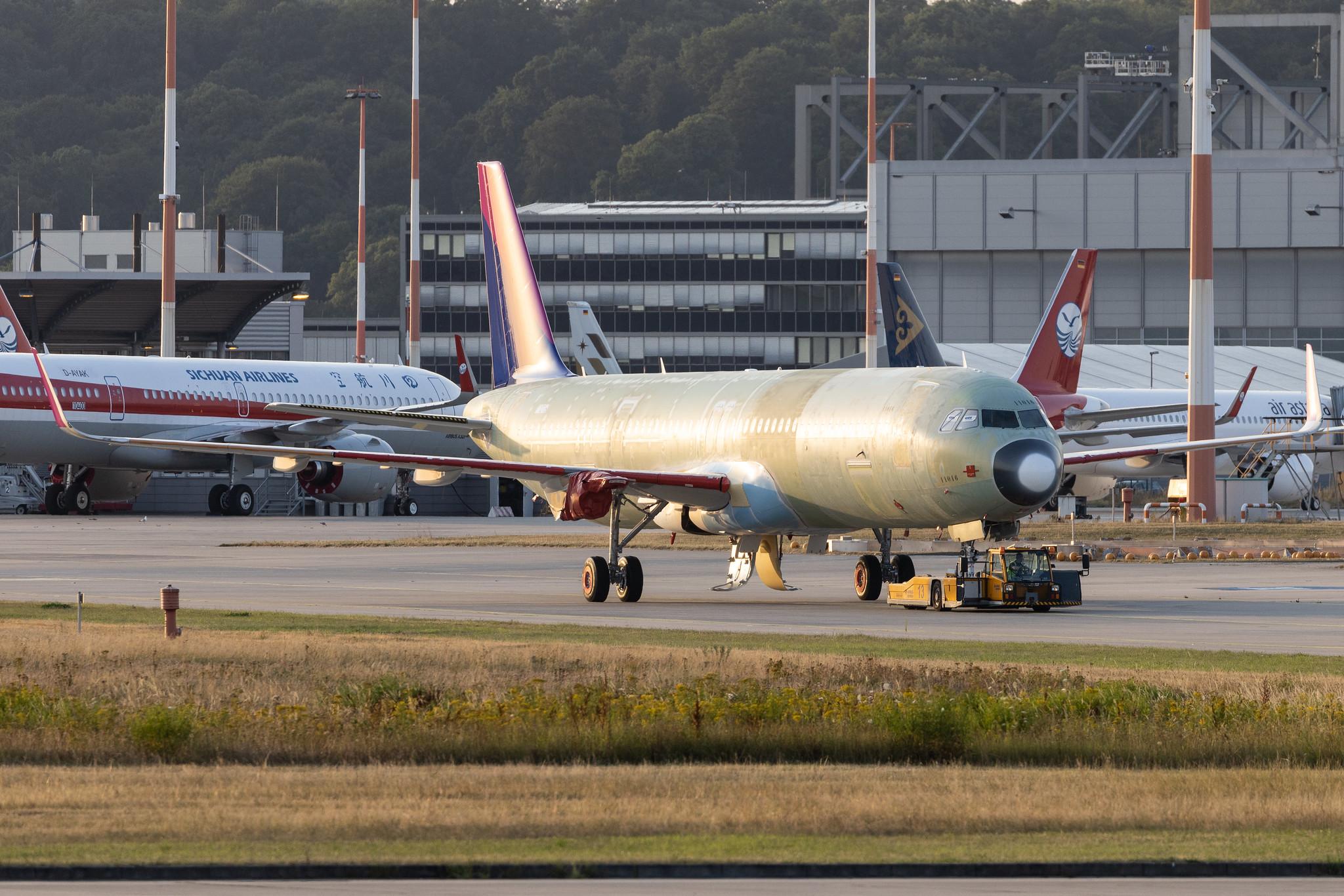 Hamburg Finkenwerder: Wizz Air (W6 / WZZ) | Airbus A321-271NX A21N | D- | HA- | MSN 11016
