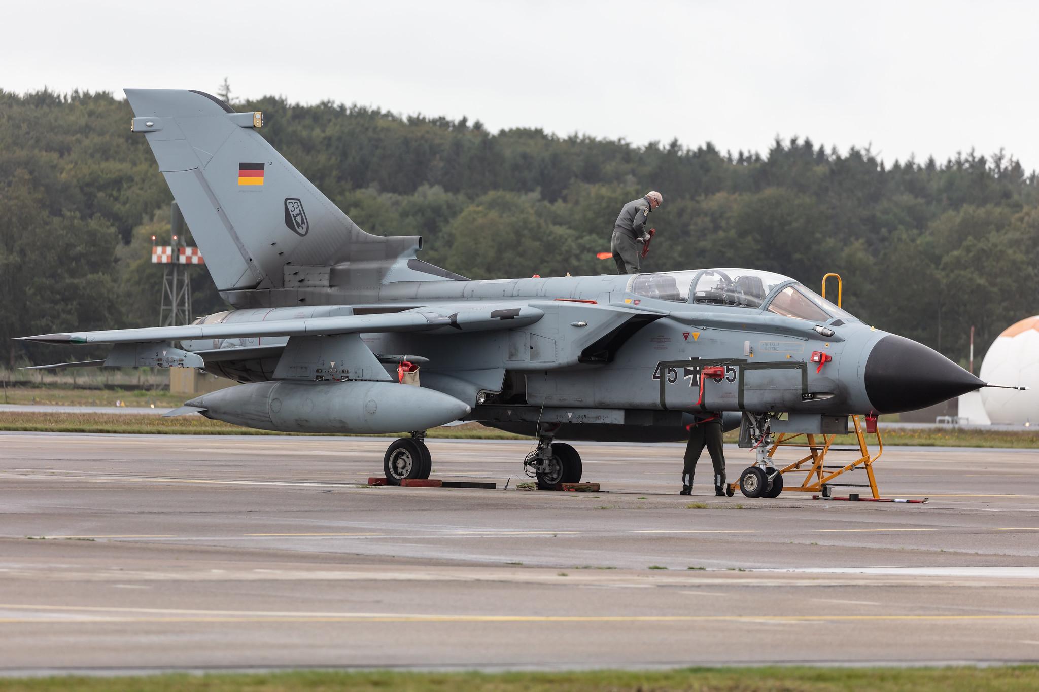 Fliegerhorst Hohn: German Air Force (/ GAF) | Panavia Tornado IDS   | 45+85 | MSN 708/GS226/4285