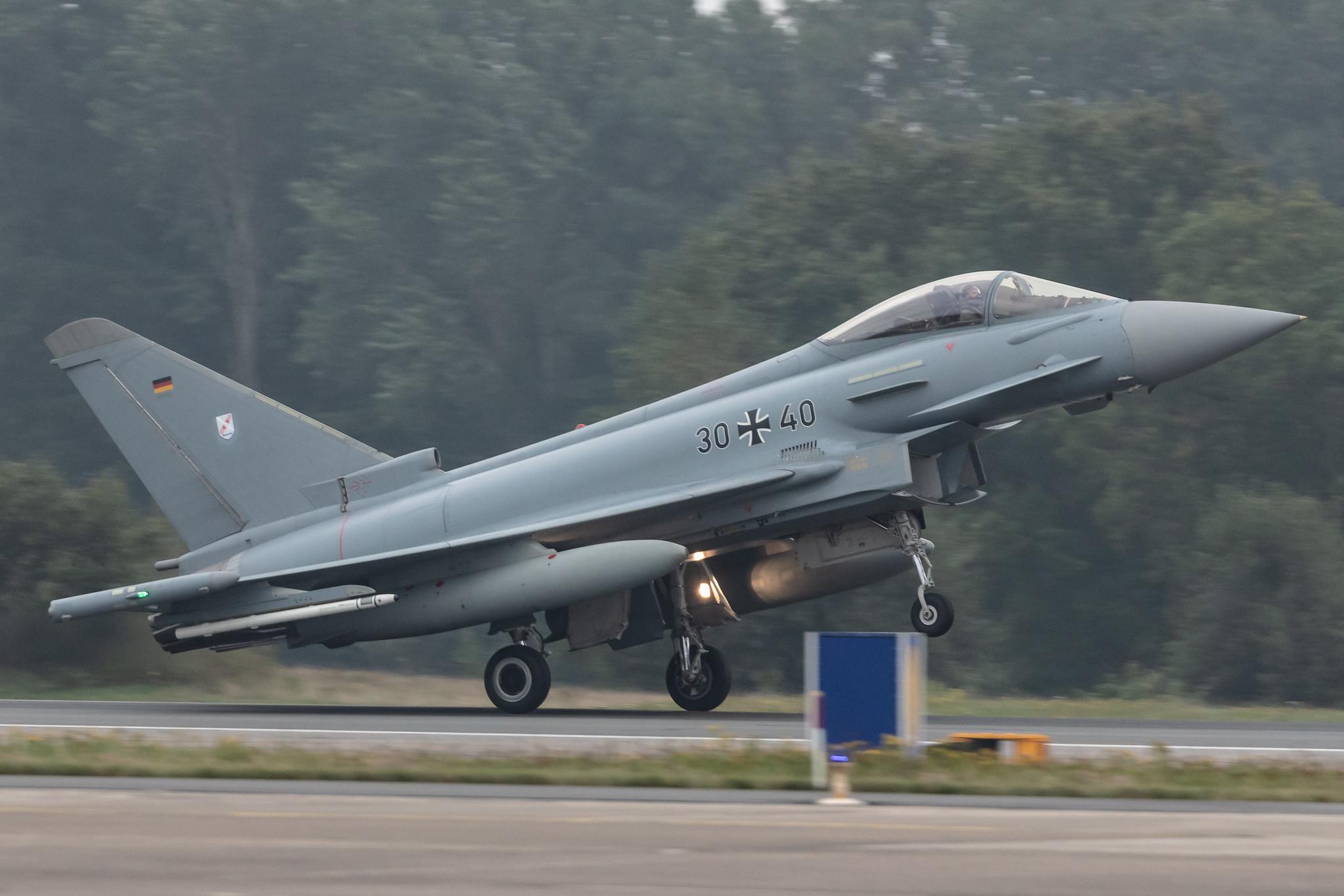 Fliegerhorst Hohn: German Air Force (/ GAF) | Eurofighter Typhoon EF2000 EUFI | 30+40 | MSN GS0026