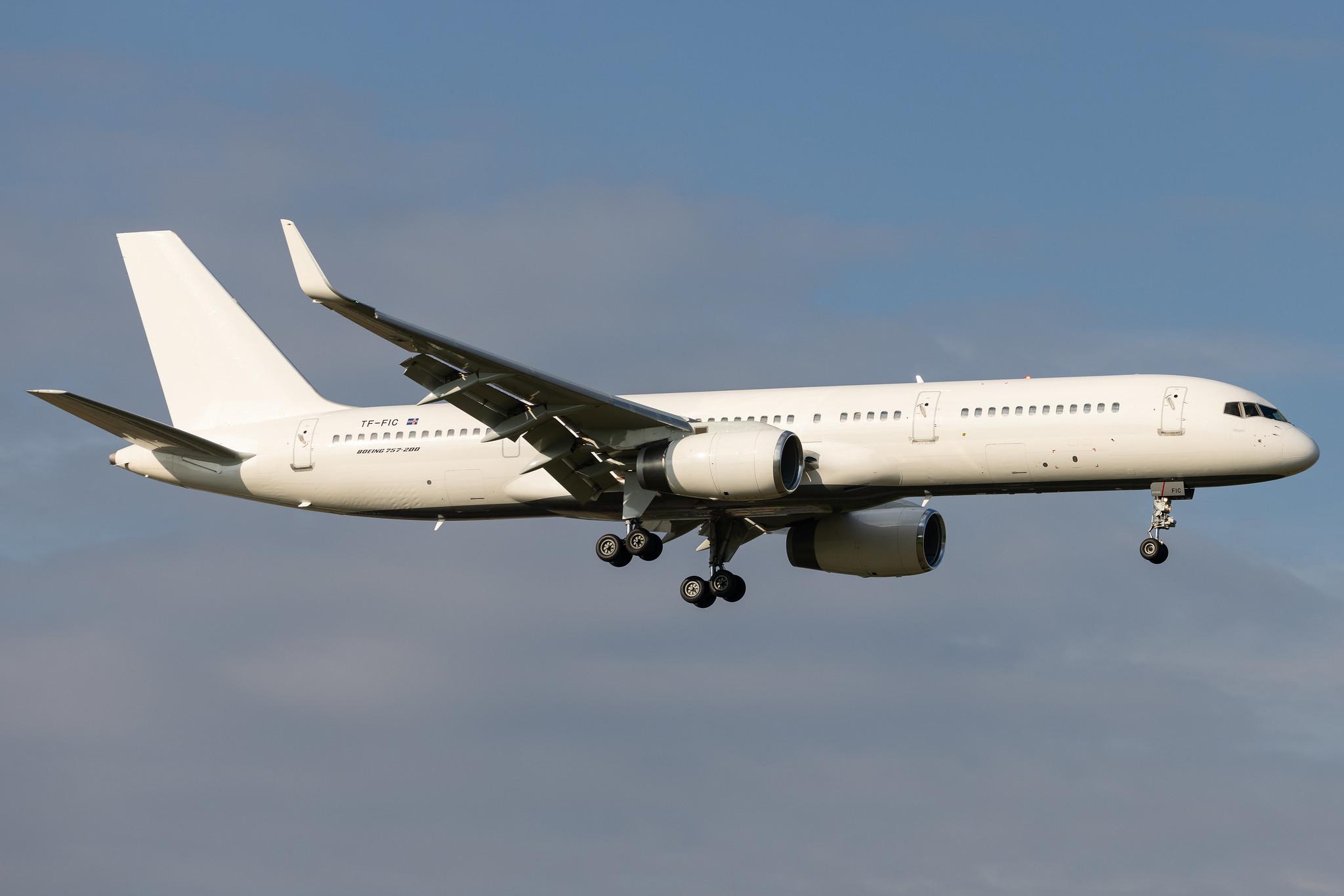 Hamburg Airport: Icelandair (FI / ICE) |  Boeing 757-23N B752 | TF-FIC | MSN 30735