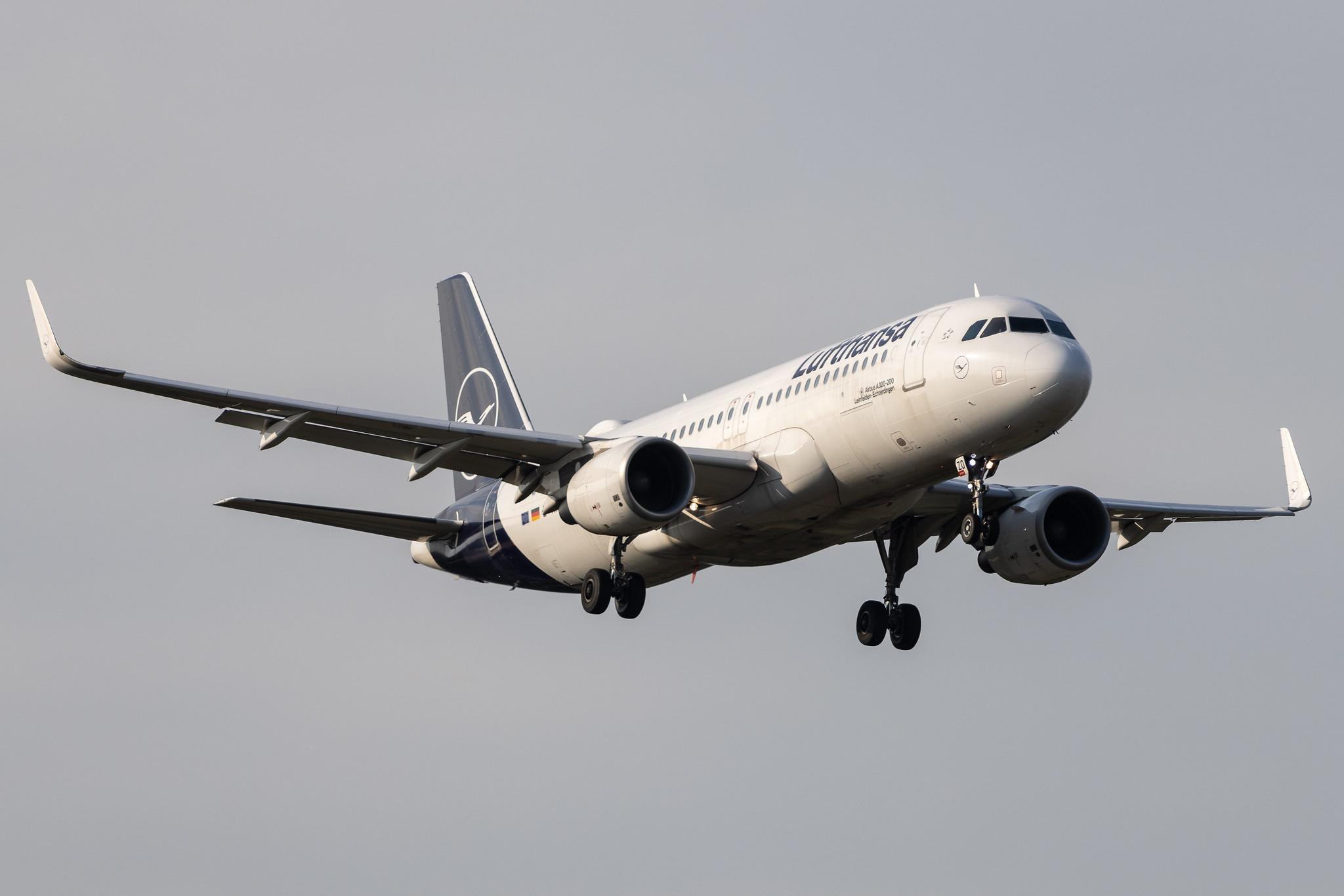Hamburg Airport: Lufthansa (LH / DLH) | Airbus A320-214 A320 | D-AIZO | MSN 5441