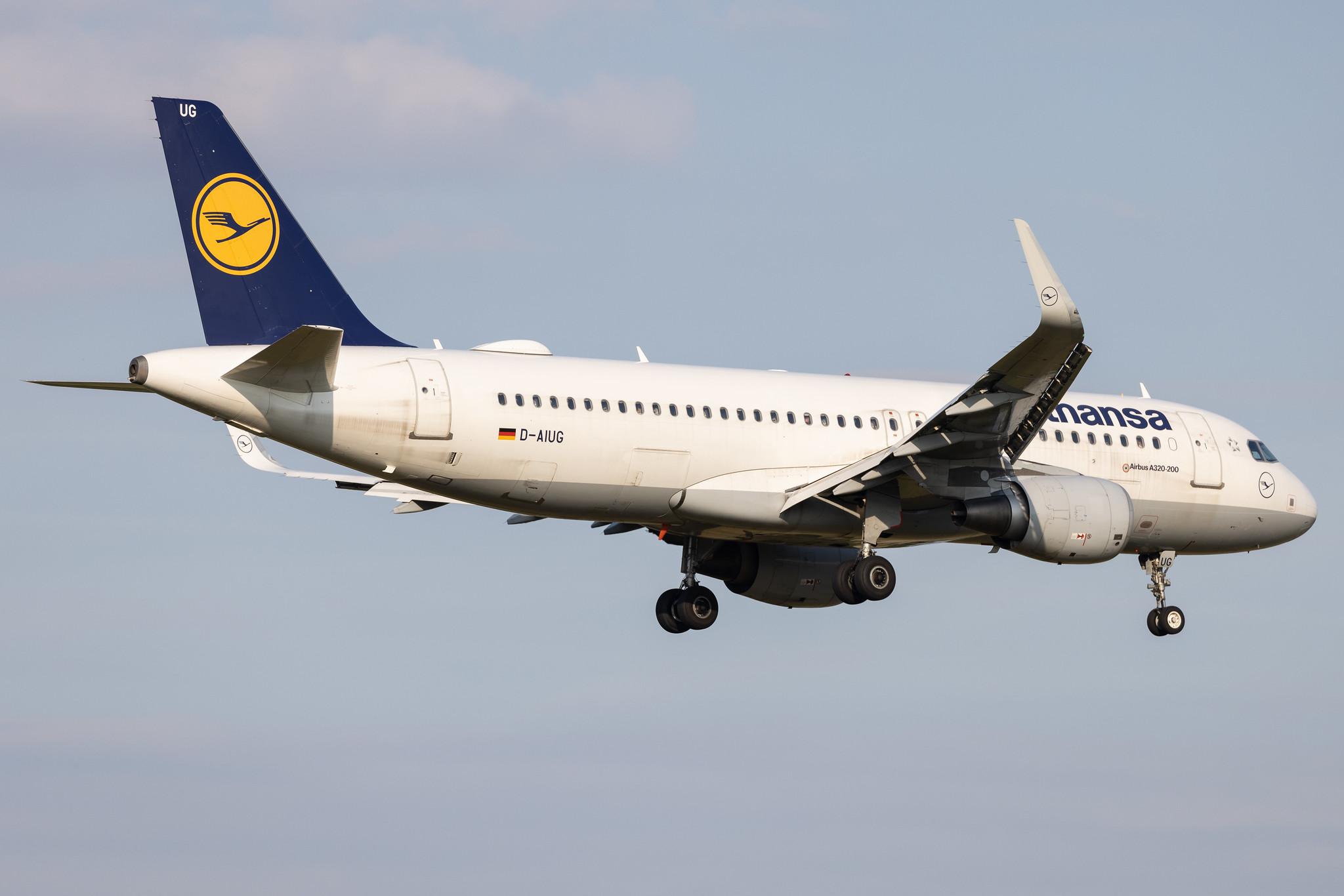 Hamburg Airport: Lufthansa (LH / DLH) | Airbus A320-214 A320 | D-AIUG | MSN 6202