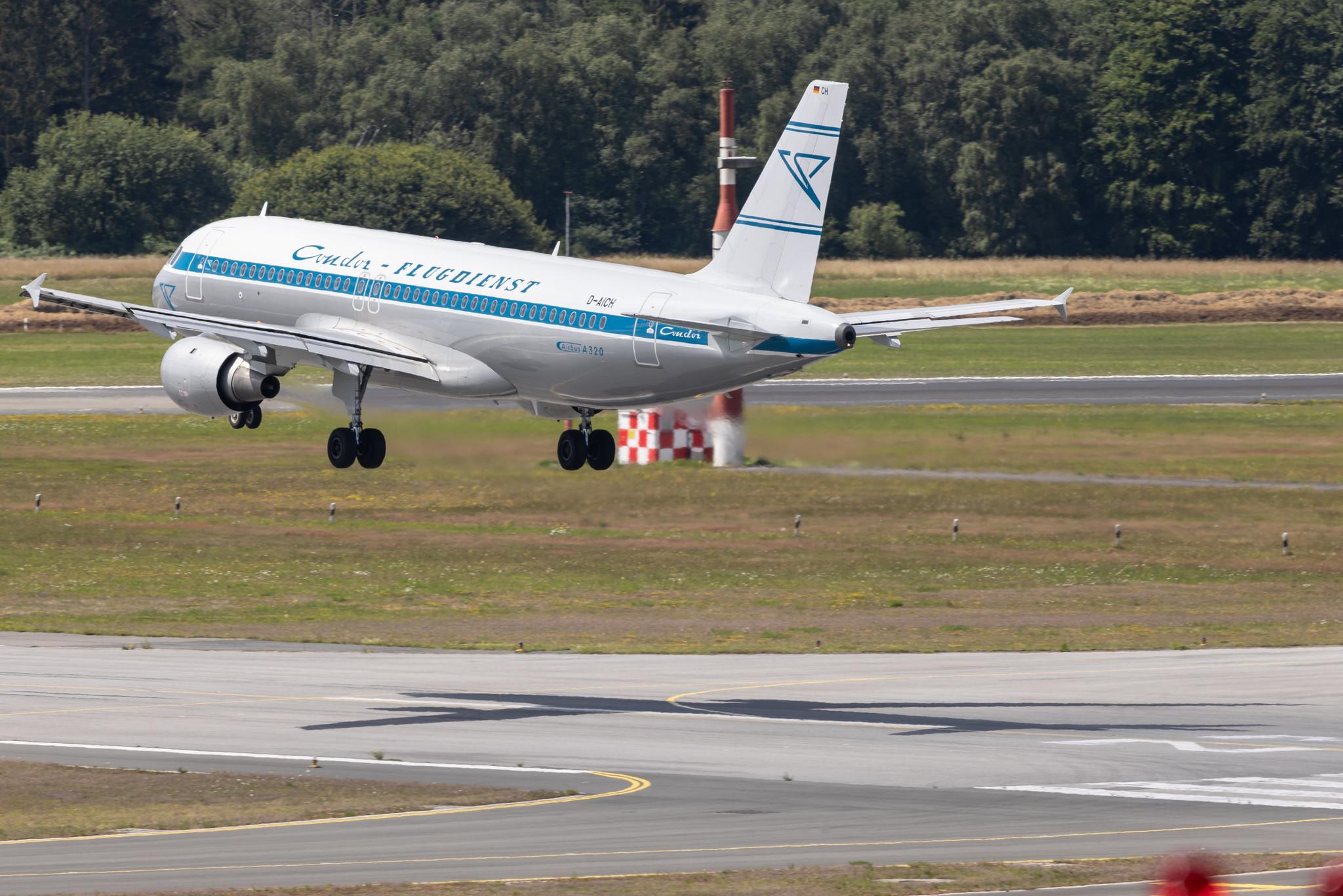 Hamburg Airport: Condor (DE / CFG) | Livery: Retro Livery | Airbus A320-212 A320 | D-AICH | MSN 0971