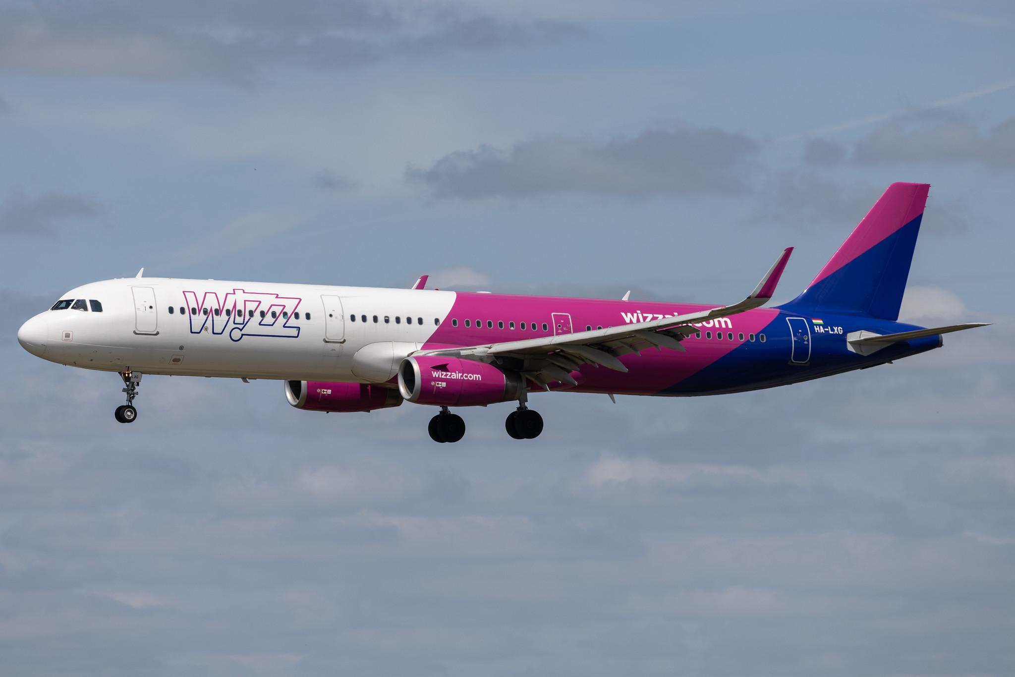 Hamburg Airport: Wizz Air (W6 / WZZ) | Airbus A321-231 A321 | HA-LXG | MSN 7182