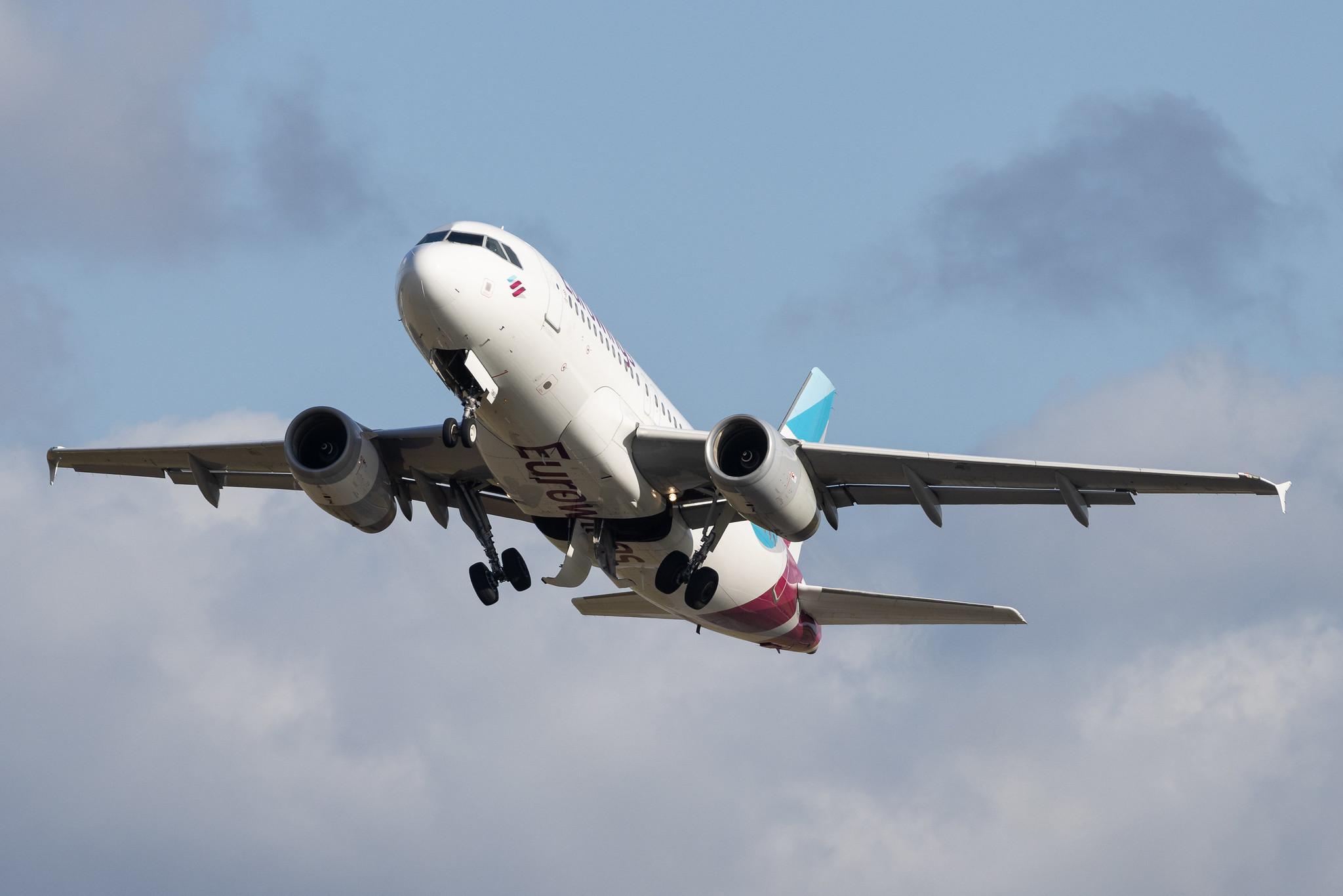 Hamburg Airport: Eurowings (EW / EWG) | Airbus A319-132 A319 | D-AGWU | MSN 5457