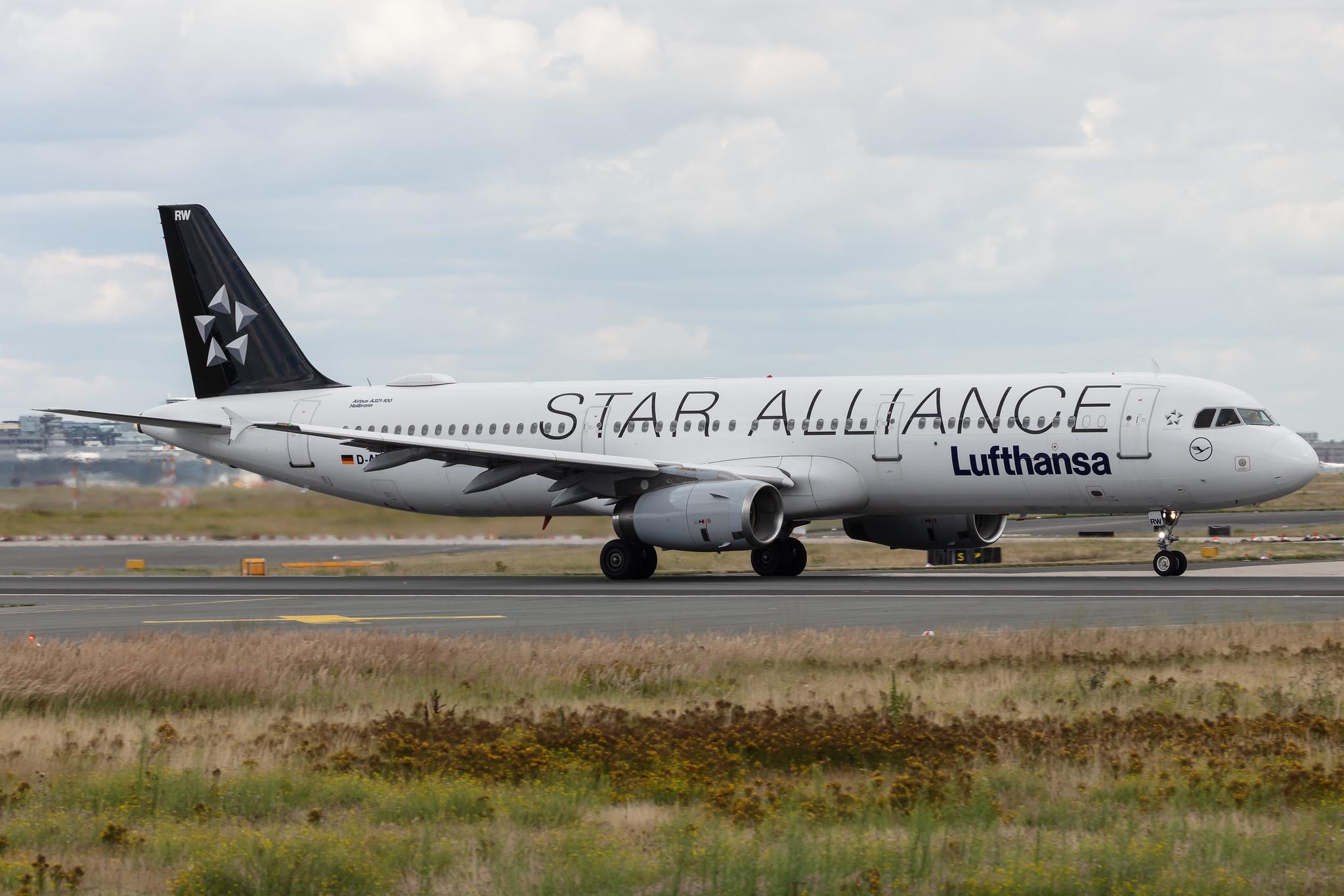 Frankfurt Airport: Lufthansa (LH / DLH) |  Livery: Star Alliance Livery |  Airbus A321-131 A321 | D-AIRW | MSN 0699