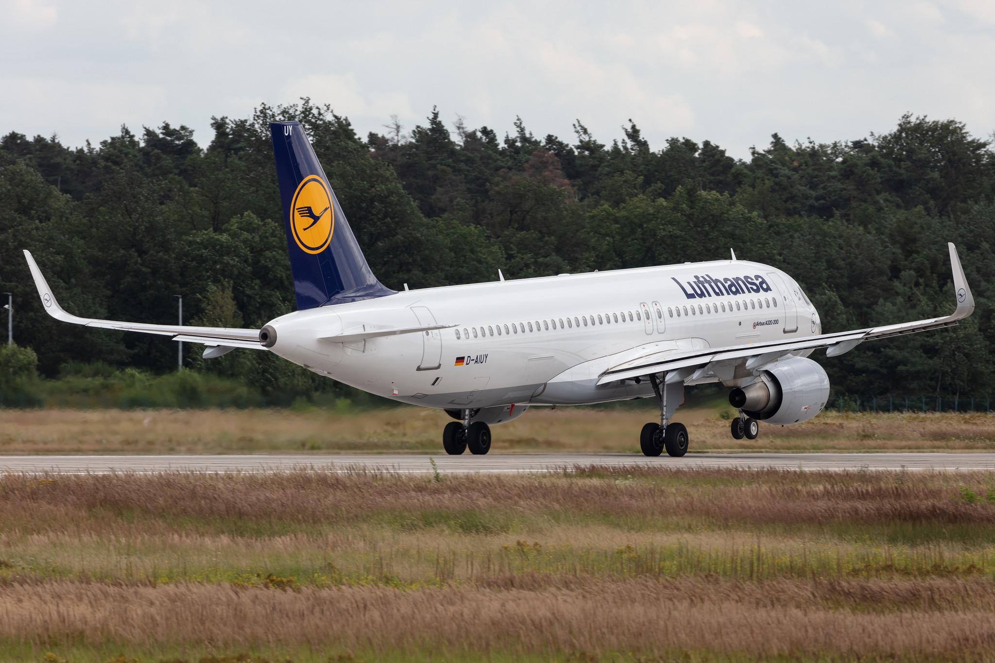Frankfurt Airport: Lufthansa (LH / DLH) |  Airbus A320-214 A320 | D-AIUY | MSN 7355