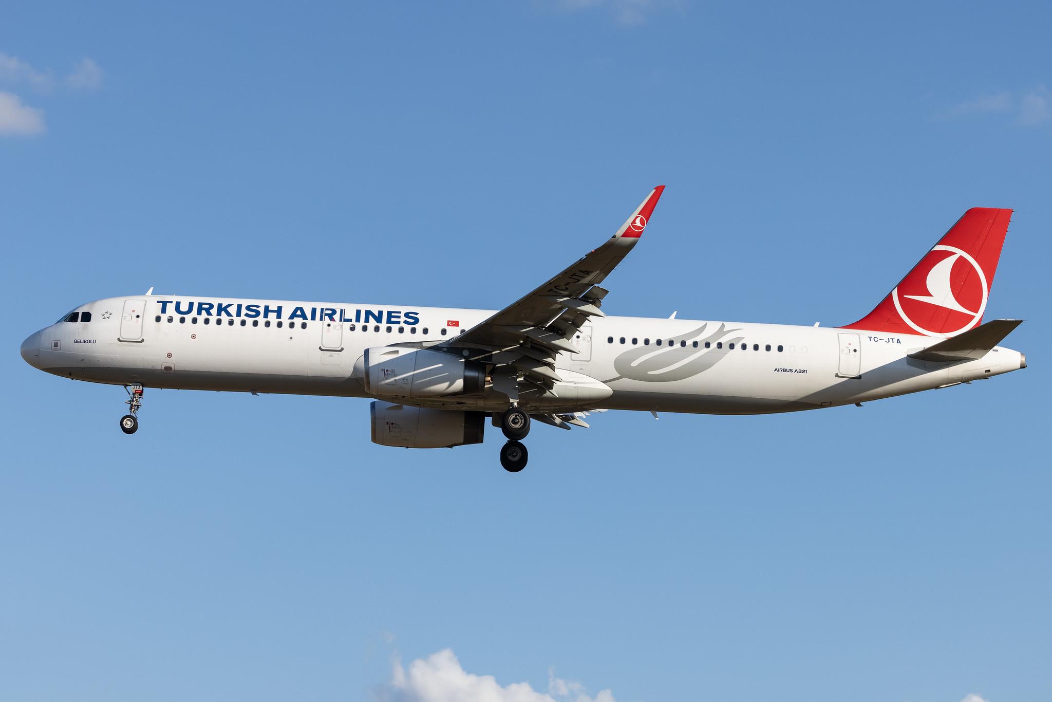 Hamburg Airport: Turkish Airlines (TK / THY) | Airbus A321-231 A321 | TC-JTA | MSN 6781