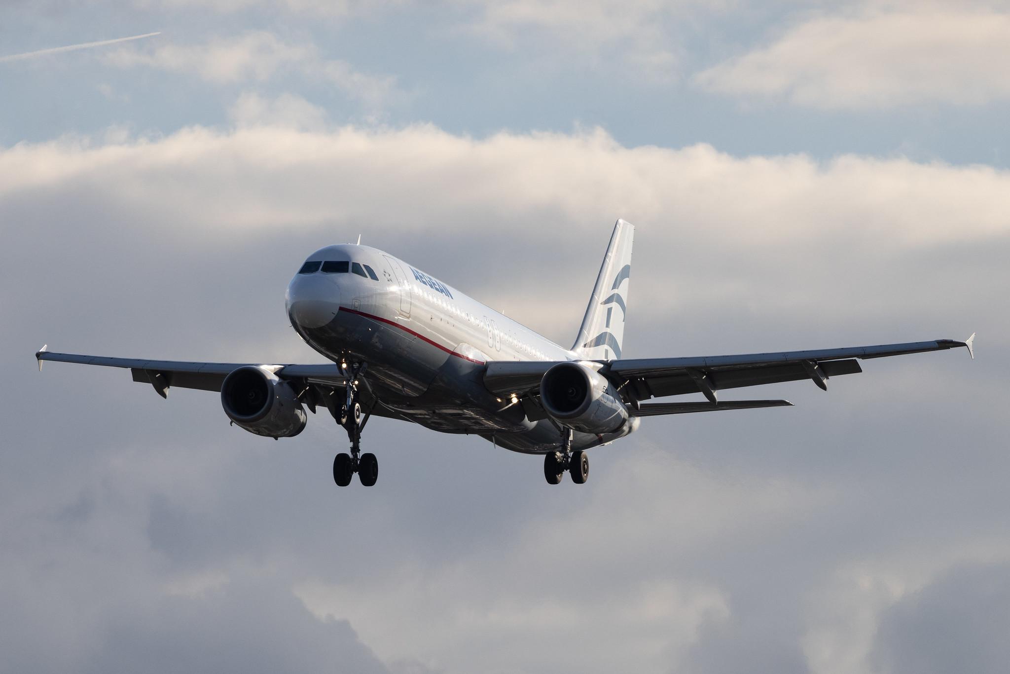 Hamburg Airport: Aegean Airlines (A3 / AEE) | Airbus A320-232 A320 | SX-DVS | MSN 3709