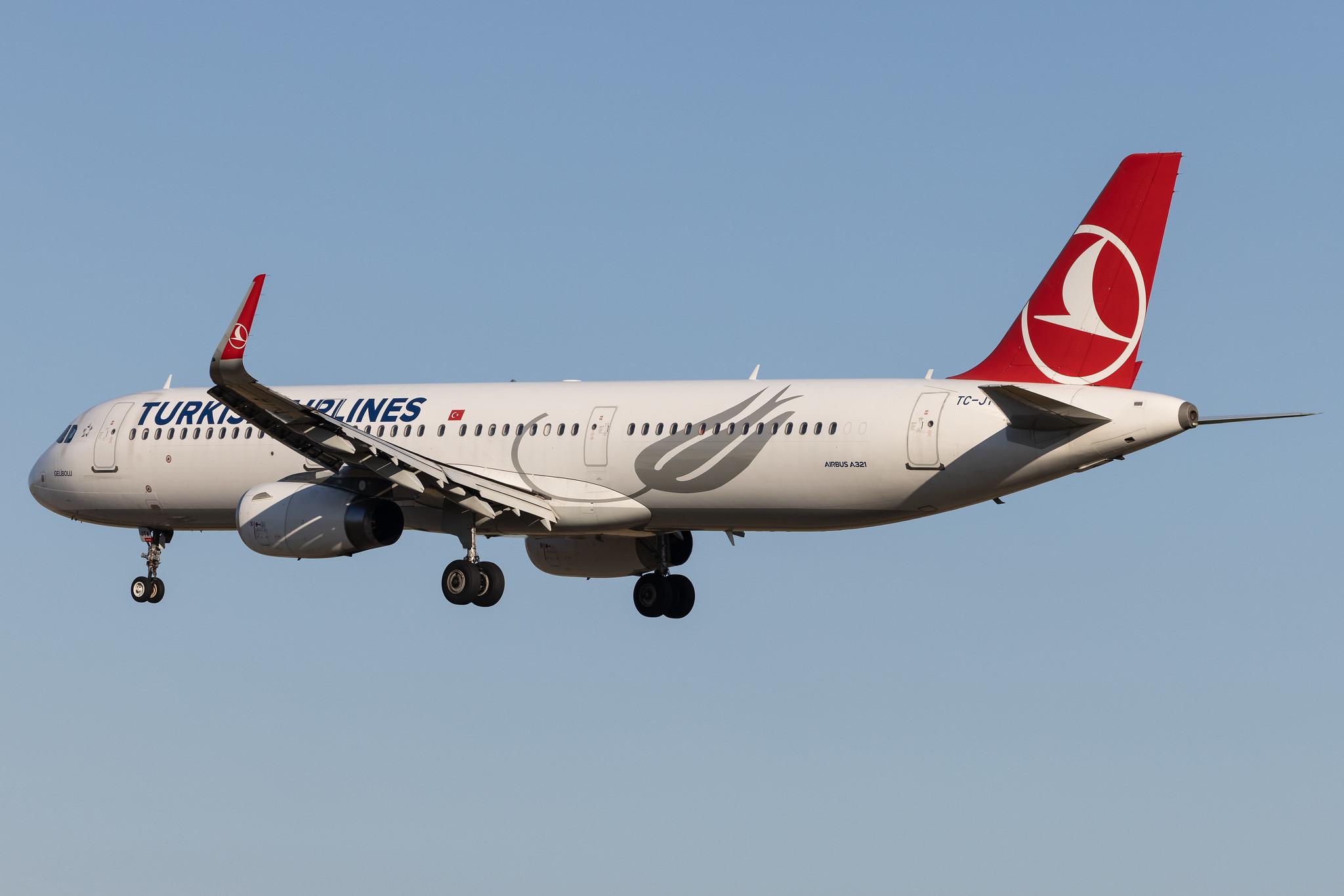 Hamburg Airport: Turkish Airlines (TK / THY) | Airbus A321-231 A321 | TC-JTA | MSN 6781