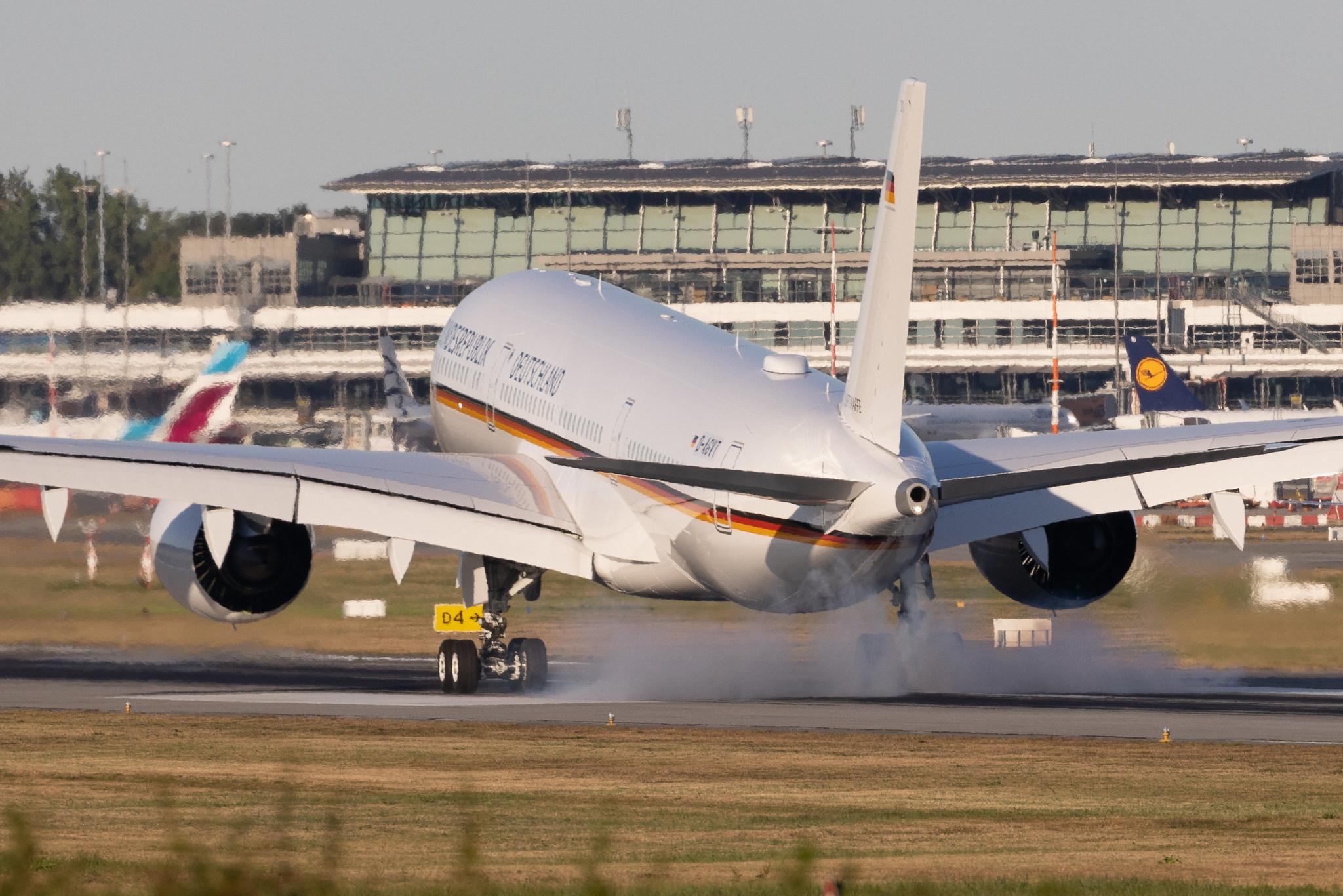 Hamburg Airport: German Air Force (/ GAF) | Airbus A350-941CJ A359 | D-AGVT | MSN 468