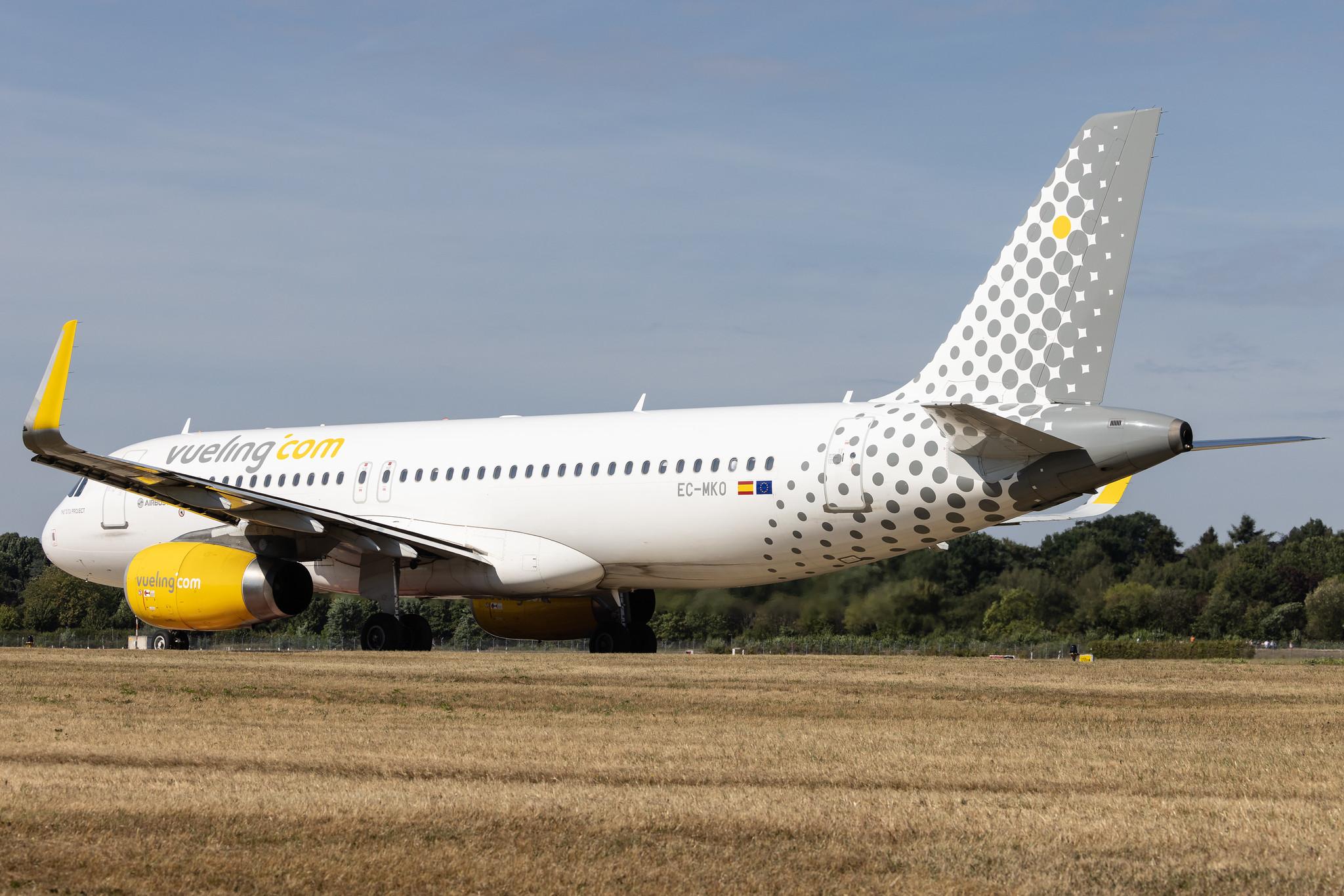 Hamburg Airport: Vueling (VY / VLG) | Airbus A320-232 A320 | EC-MKO | MSN 7028