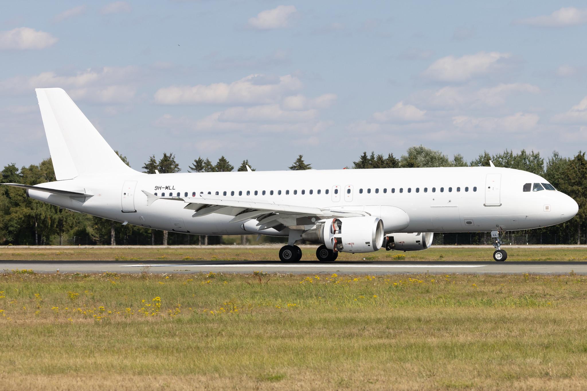 Hamburg Airport: Eurowings (EW / EWG) | Operator: Avion Express Malta |  Airbus A320-214 A320 | 9H-MLL | MSN 5372