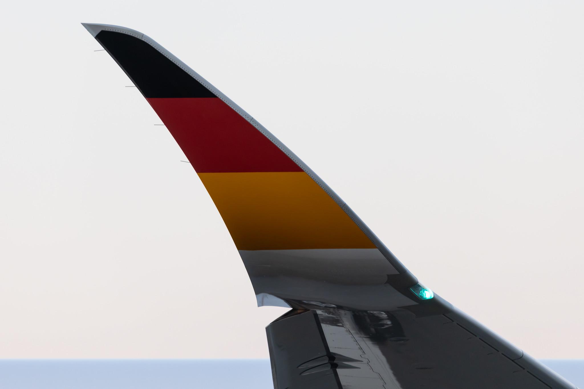 Hamburg Airport: German Air Force (/ GAF) | Airbus A350-941CJ A359 | D-AGVT | MSN 468