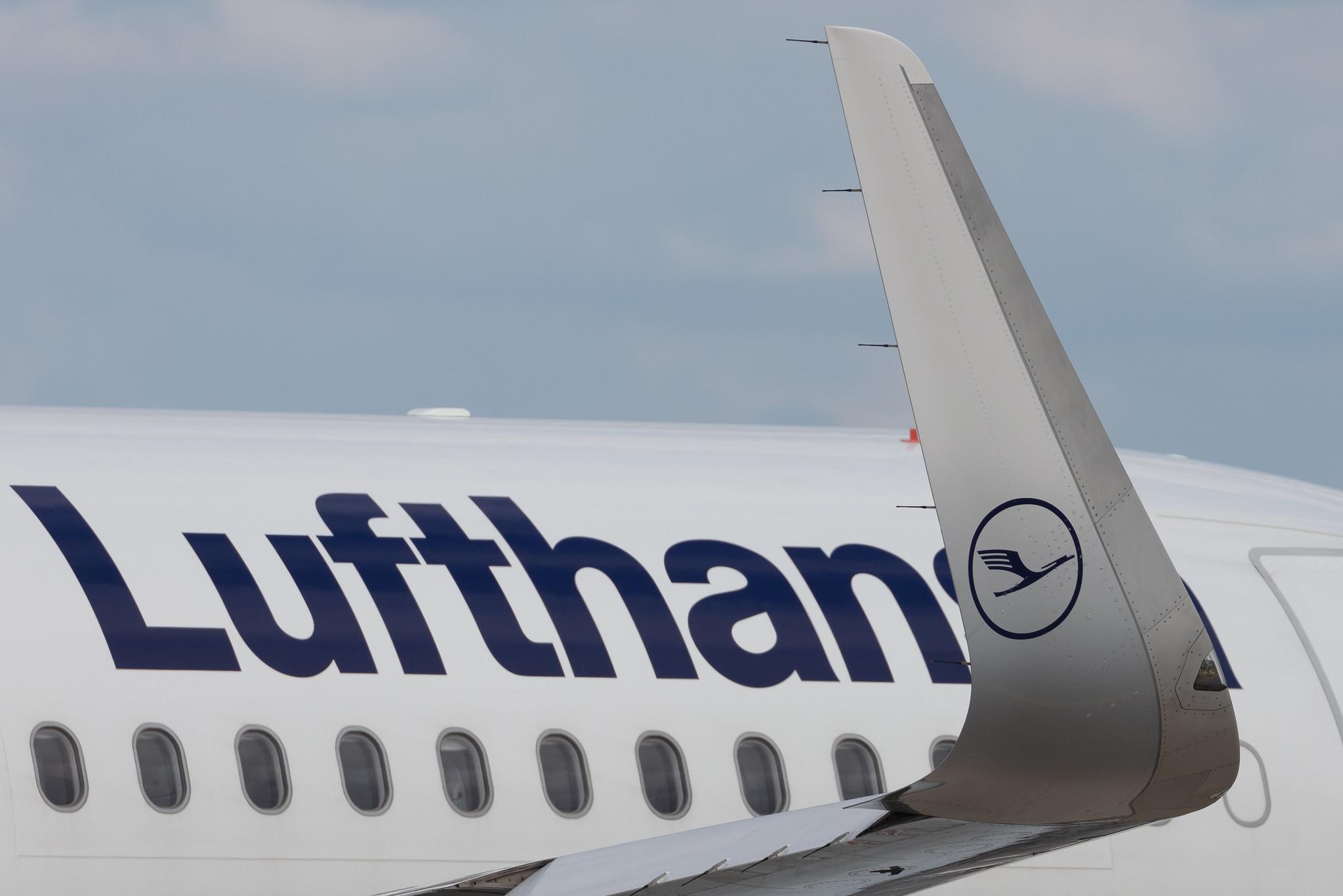Frankfurt Airport: Lufthansa (LH / DLH) |  Airbus A320-214 A320 | D-AIUF | MSN 6141