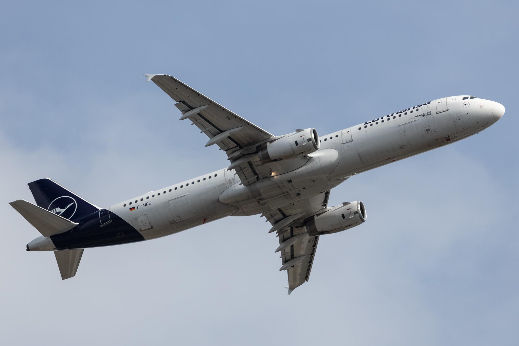 Frankfurt Airport: Lufthansa (LH / DLH) |  Airbus A321-231 A321 | D-AIDC | MSN 4560