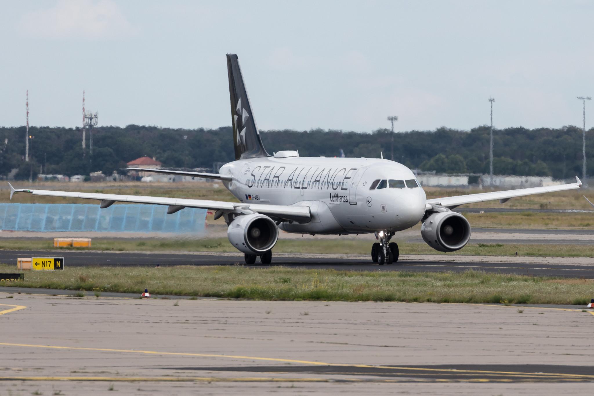 Frankfurt Airport: Lufthansa (LH / DLH) |  Livery: Star Alliance Livery |  Airbus A319-112 A319 | D-AIBJ | MSN 5293