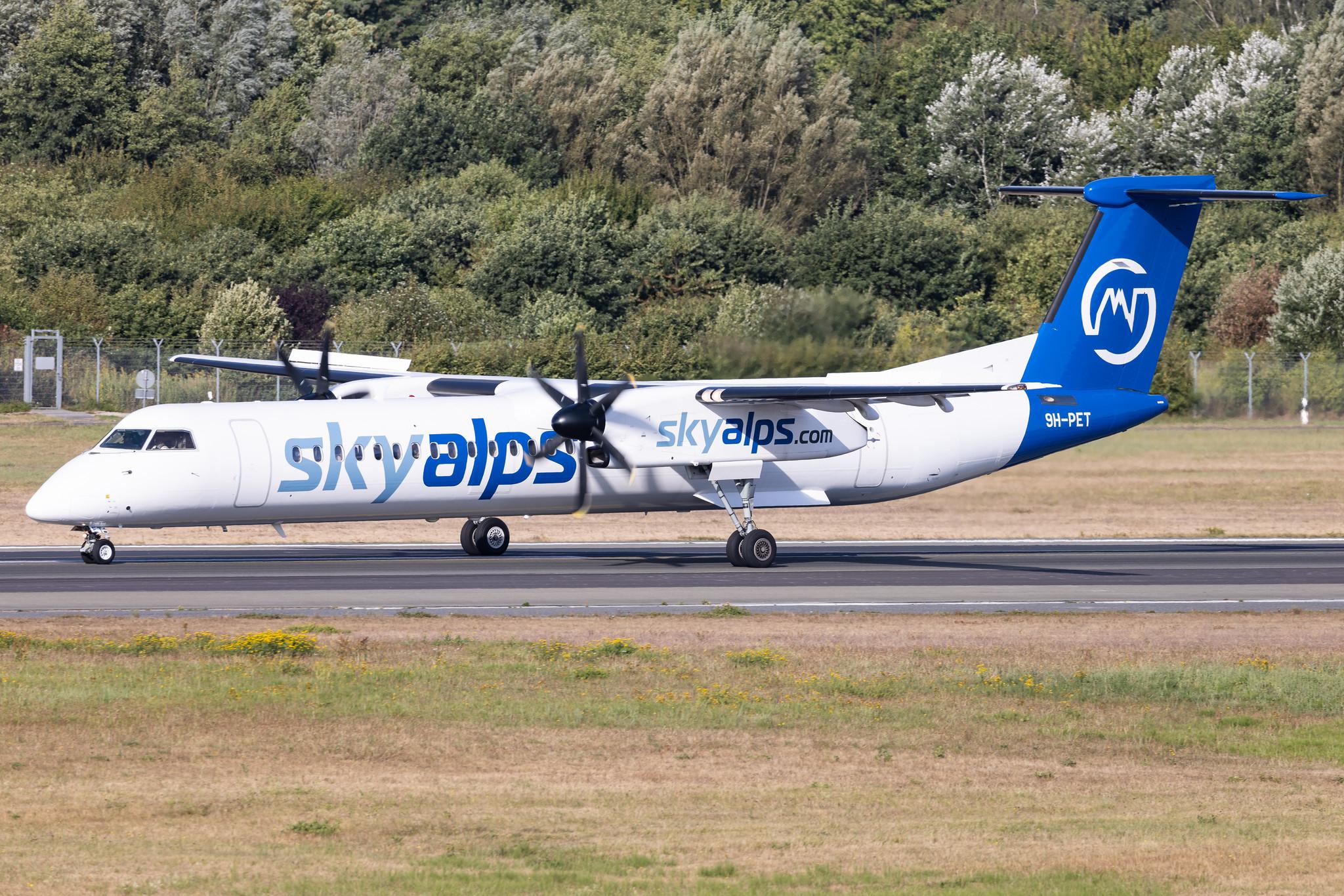 Hamburg Airport: SkyAlps | De Havilland Canada Dash 8-400 DH8D | 9H-PET | MSN 4104
