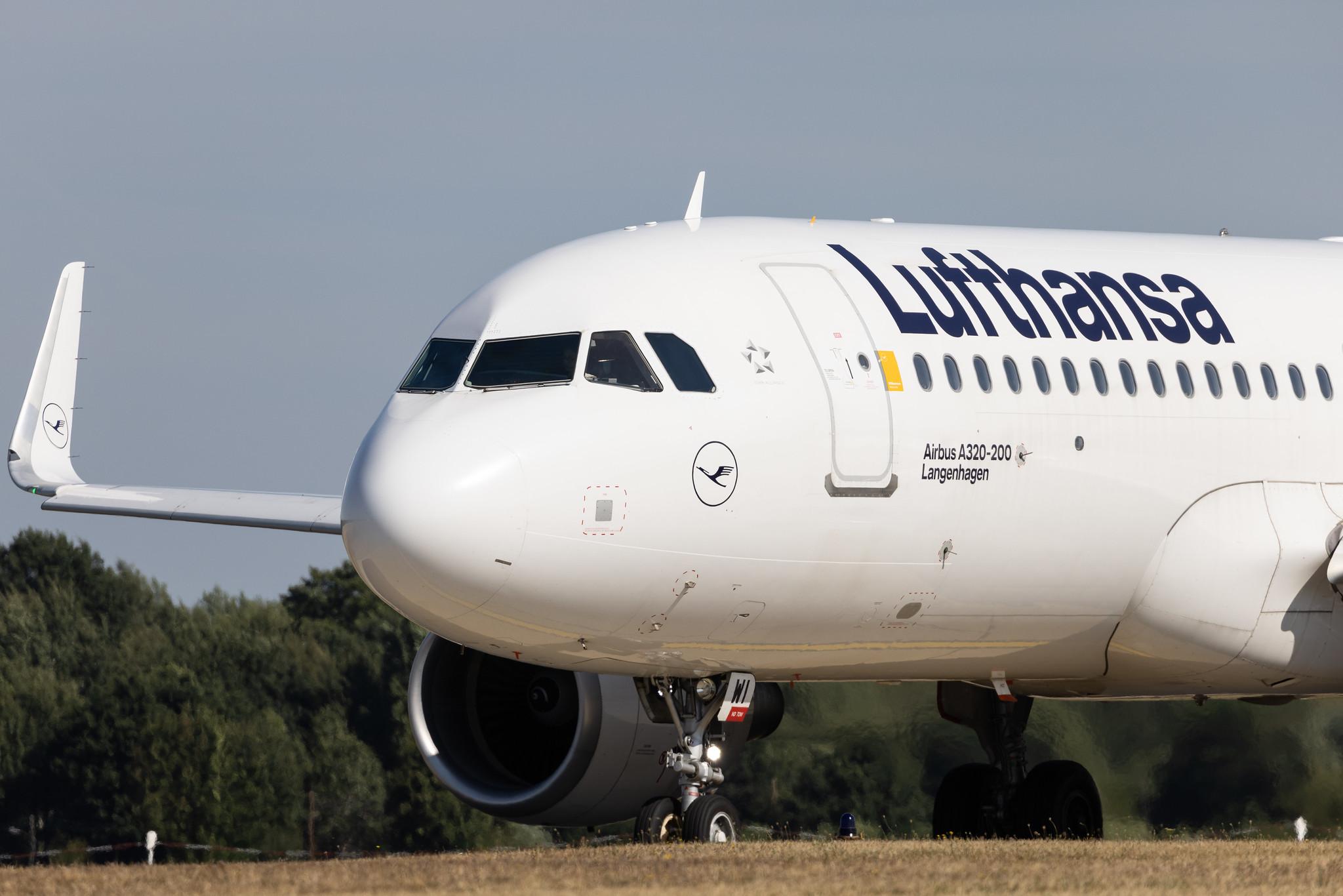 Hamburg Airport: Lufthansa (LH / DLH) | Airbus A320-214 A320 | D-AIWI | MSN 8951