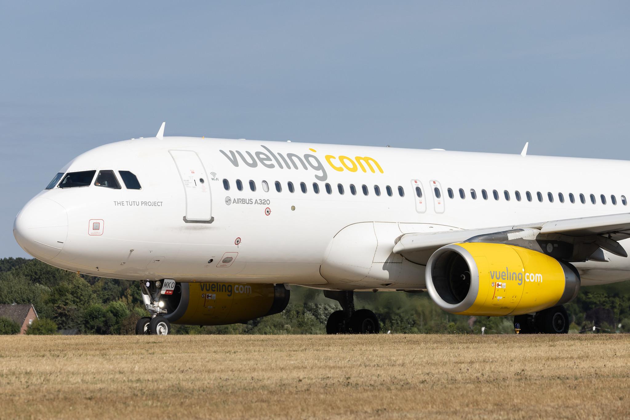 Hamburg Airport: Vueling (VY / VLG) | Airbus A320-232 A320 | EC-MKO | MSN 7028