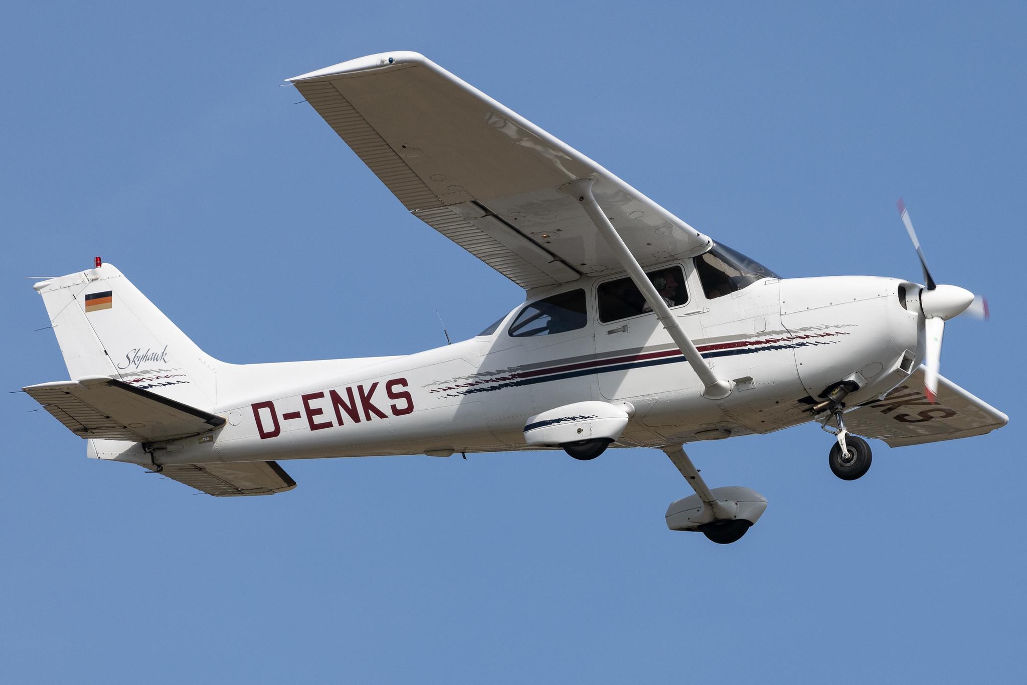 Hamburg Airport: Hanseatischer Fliegerclub Hamburg | Cessna 172R C172 | D-ENKS | MSN 172-80136