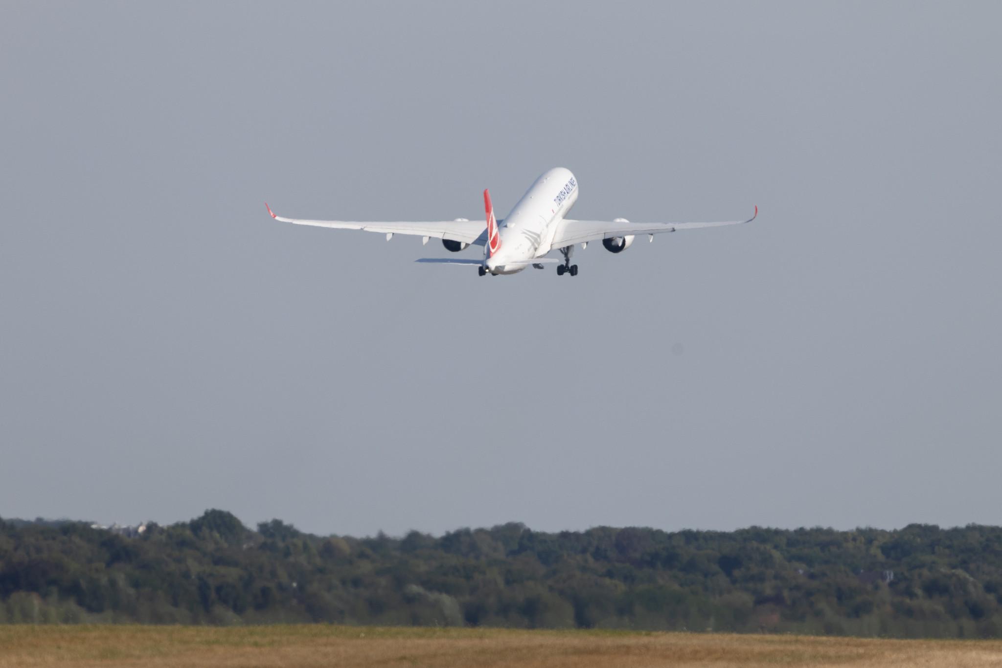 Hamburg Airport: Turkish Airlines (TK / THY) | Airbus A350-941 A359 | TC-LGF | MSN 496