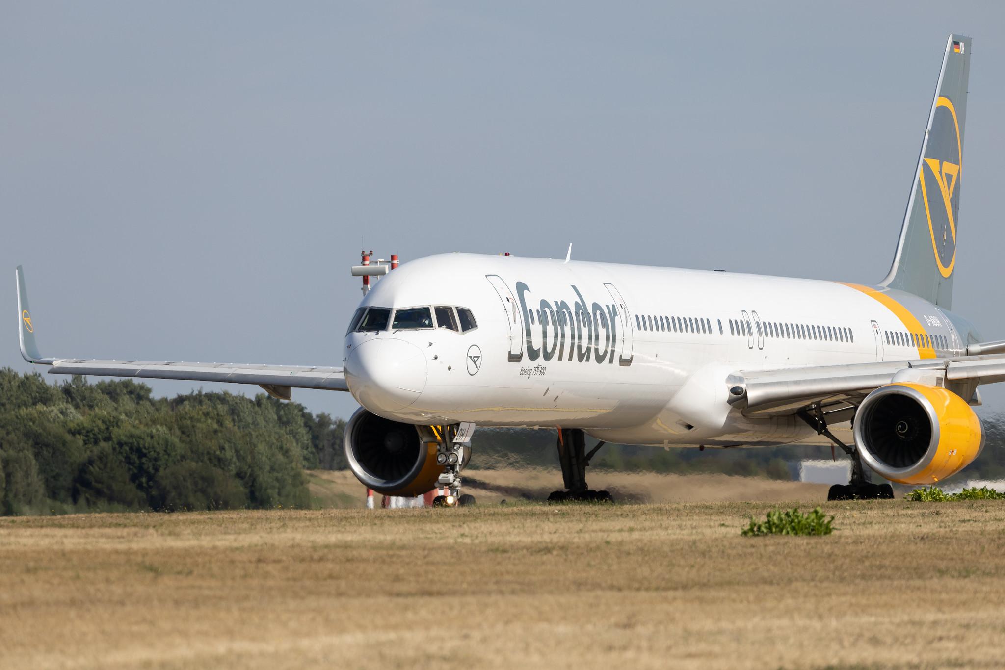 Hamburg Airport: Condor (DE / CFG) | Boeing 757-330 B753 | D-ABOH | MSN 30030