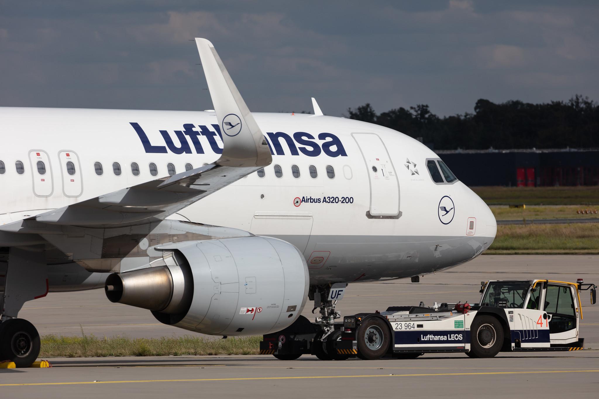 Frankfurt Airport: Lufthansa (LH / DLH) |  Airbus A320-214 A320 | D-AIUF | MSN 6141