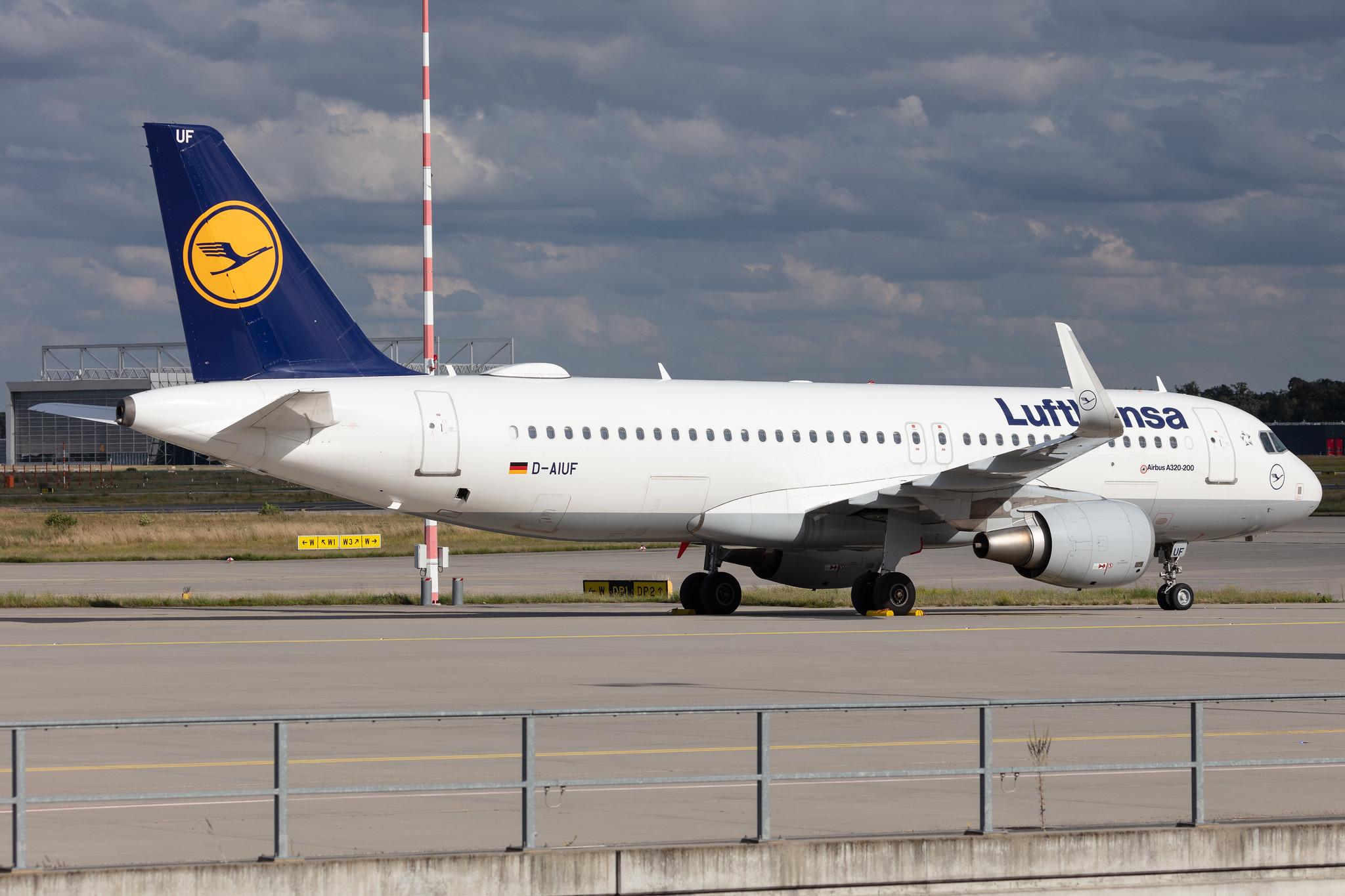 Frankfurt Airport: Lufthansa (LH / DLH) |  Airbus A320-214 A320 | D-AIUF | MSN 6141